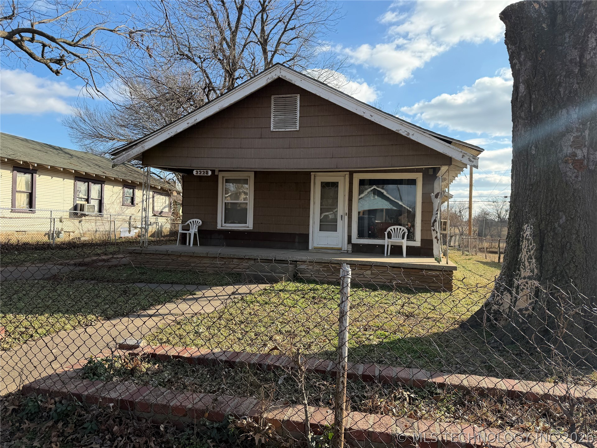 2228 E Reading Street Property Photo 1