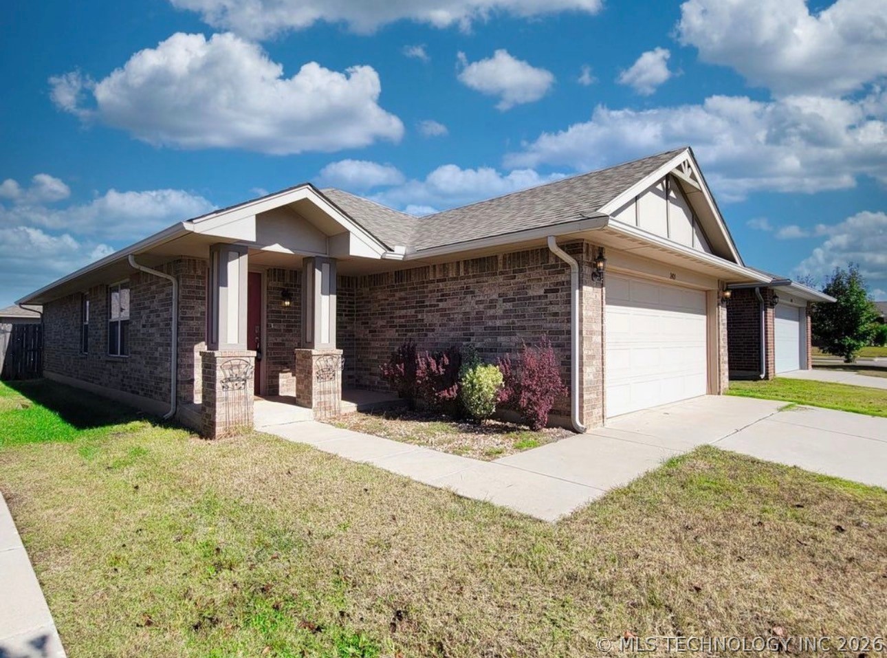 2405 Nw 197th Street Property Photo 2