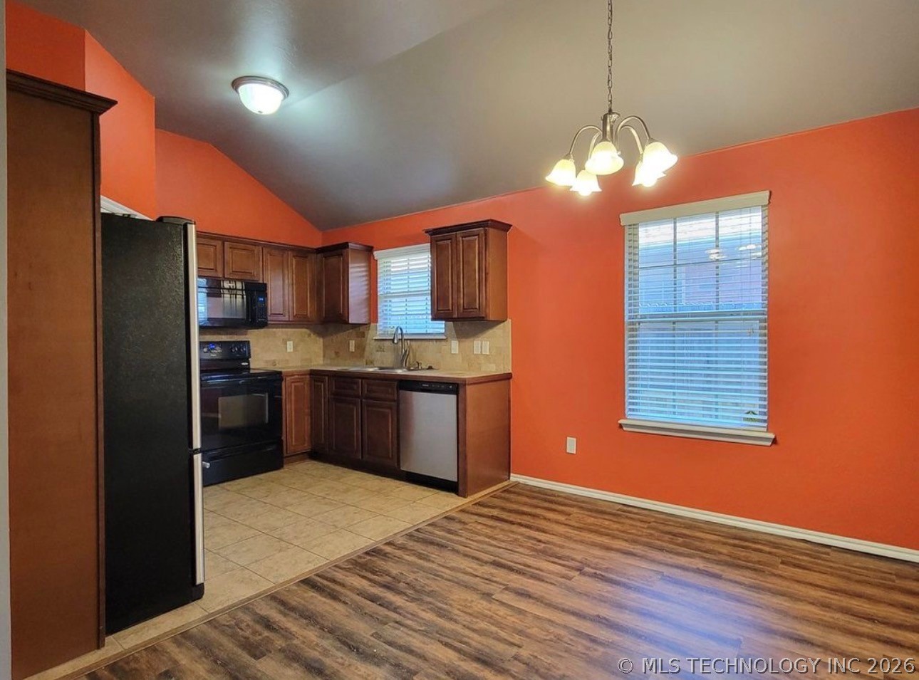 2405 Nw 197th Street Property Photo 3