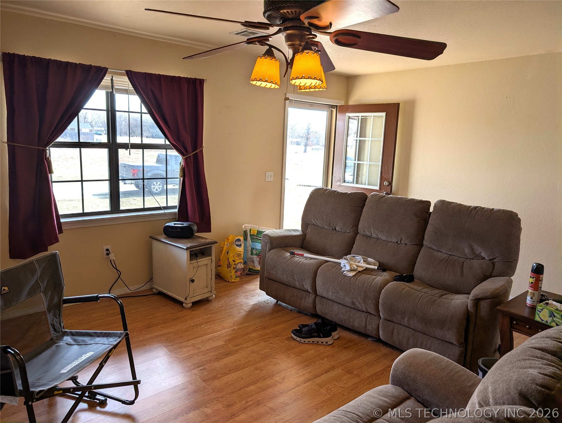 401 S Clover Property Photo 6