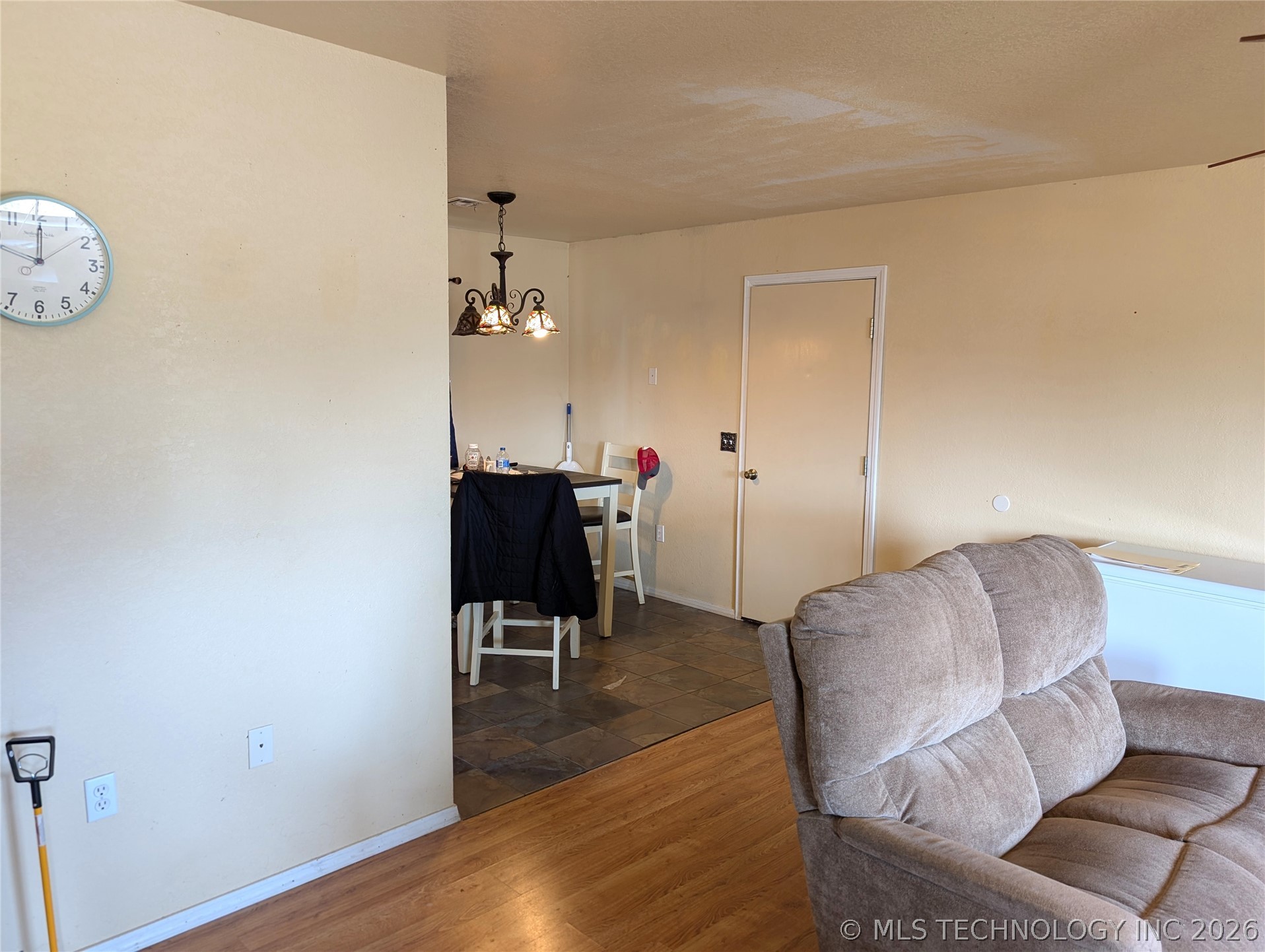 401 S Clover Property Photo 9