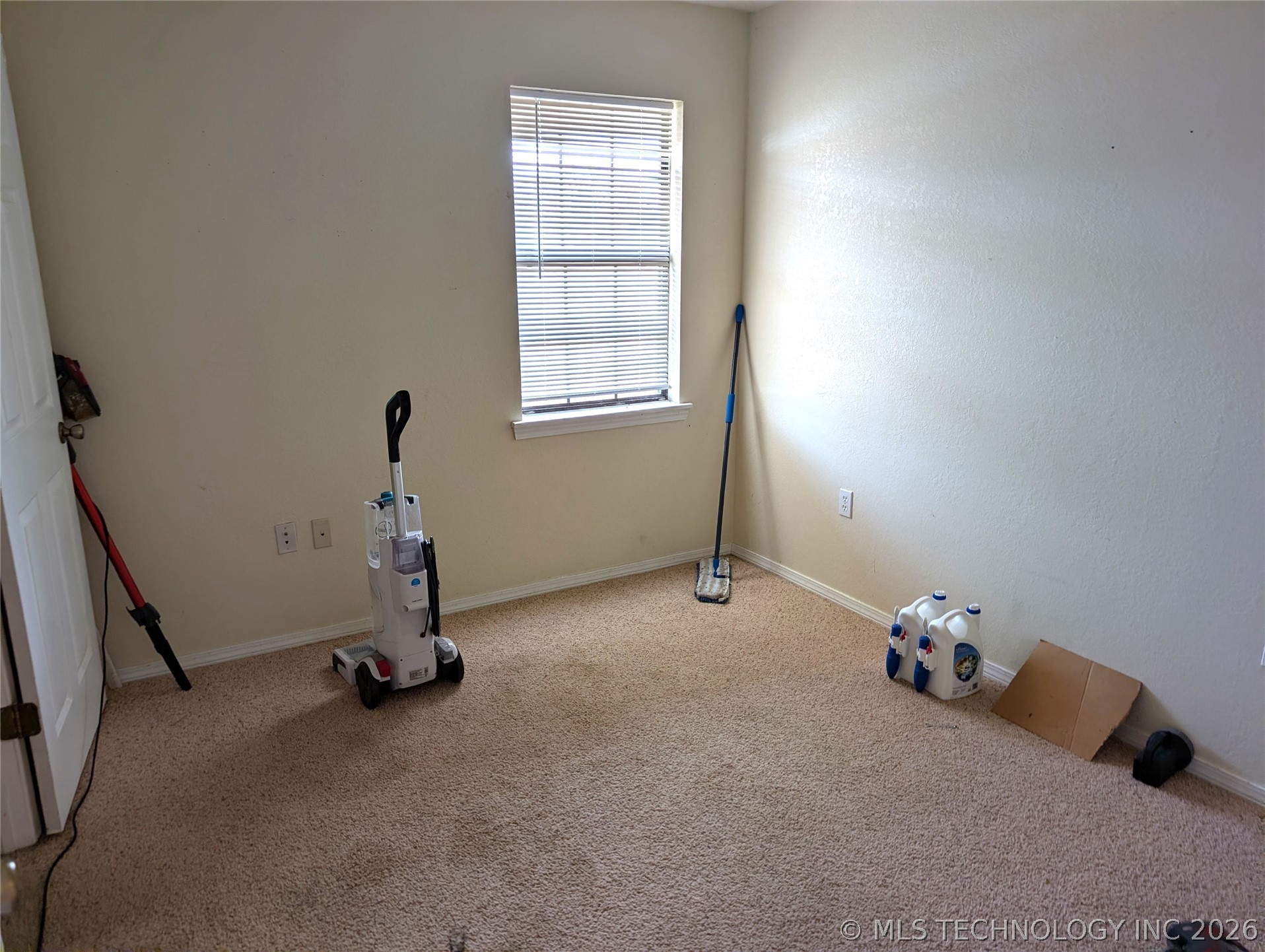 401 S Clover Property Photo 16