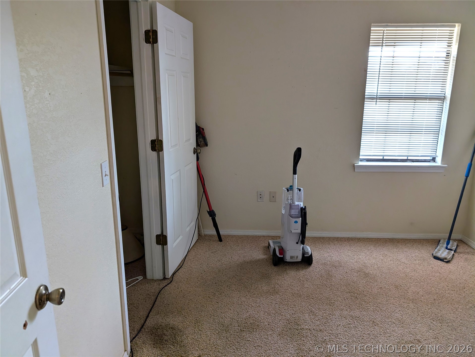 401 S Clover Property Photo 17