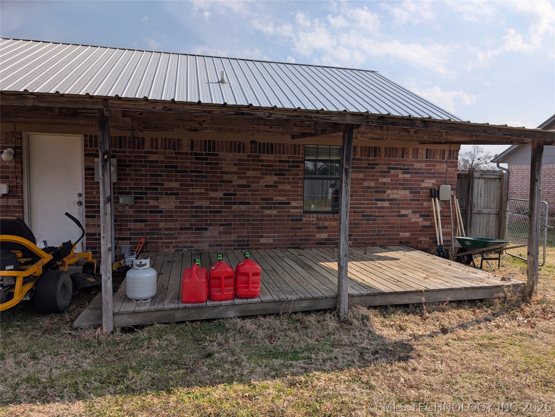 401 S Clover Property Photo 32