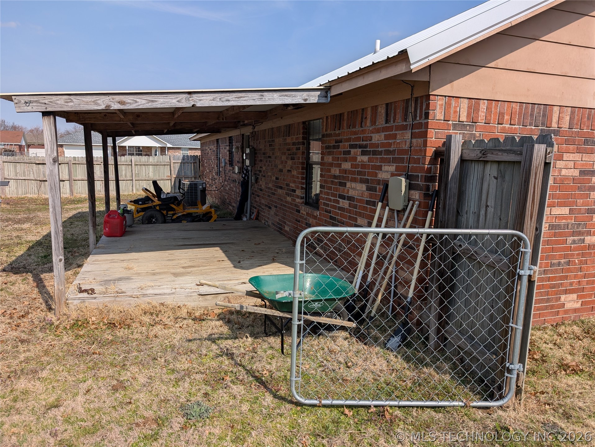 401 S Clover Property Photo 33