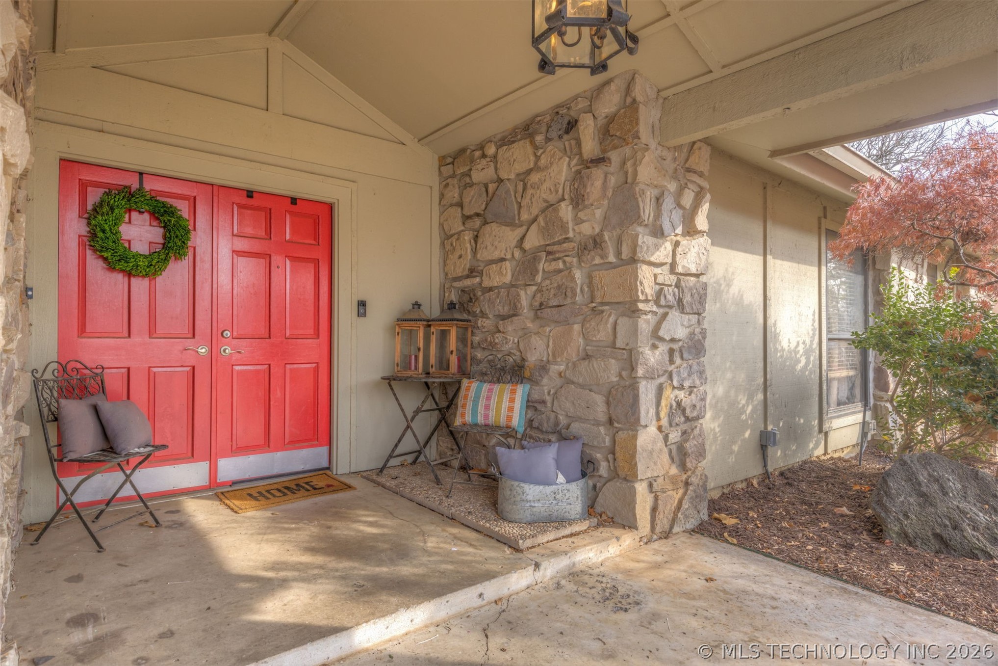 8209 S College Place Property Photo 3