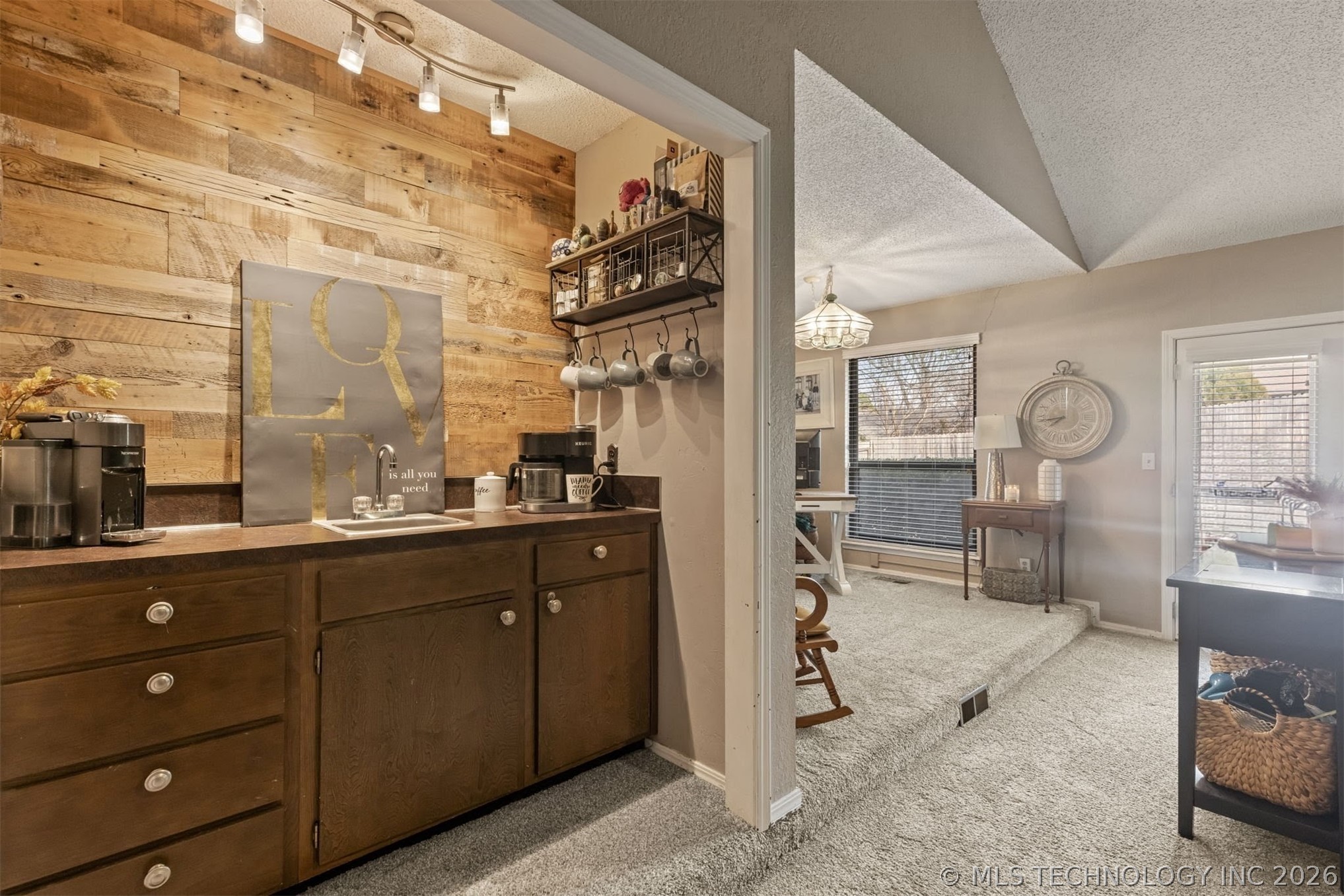 8209 S College Place Property Photo 14