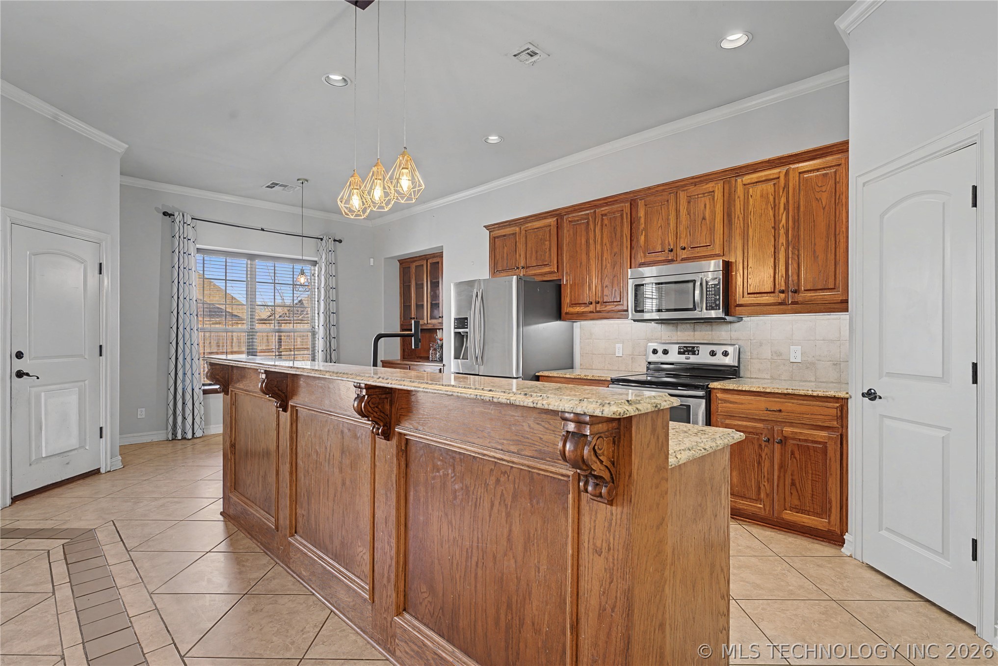 1211 E 135th Street S Property Photo 8