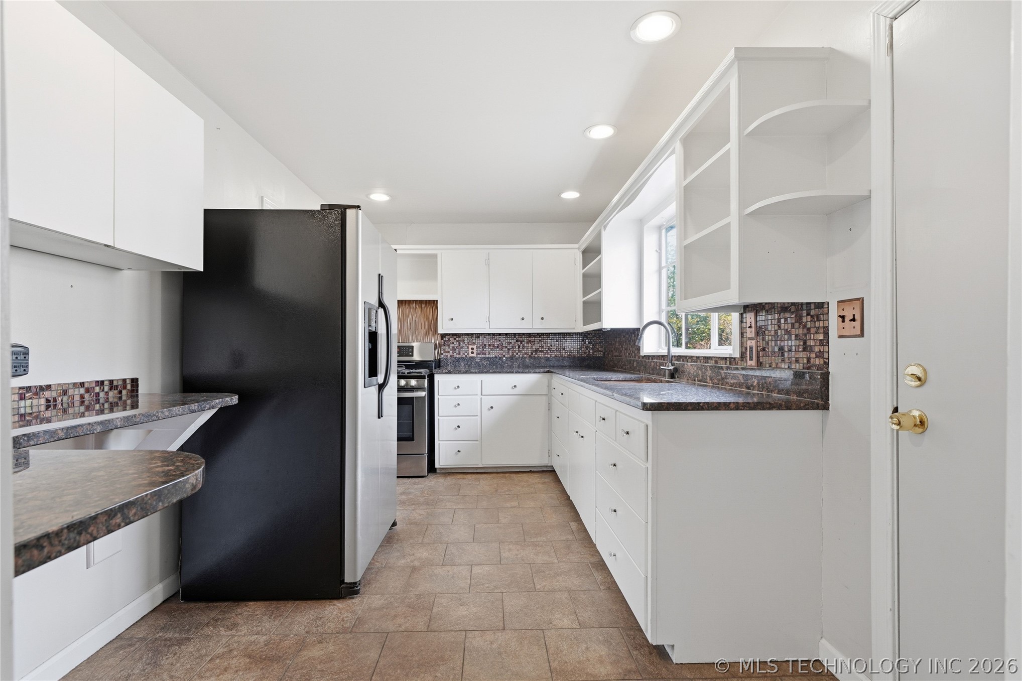 1746 S Yorktown Avenue Property Photo 16