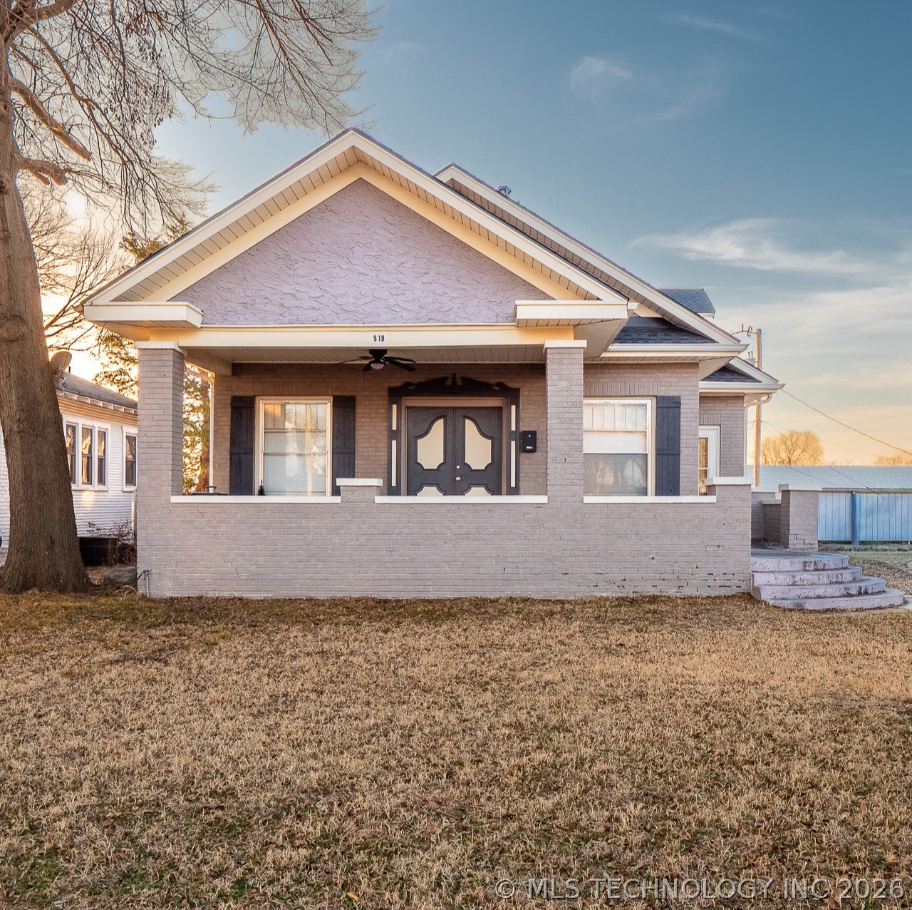 919 S 2nd Street Property Photo 2