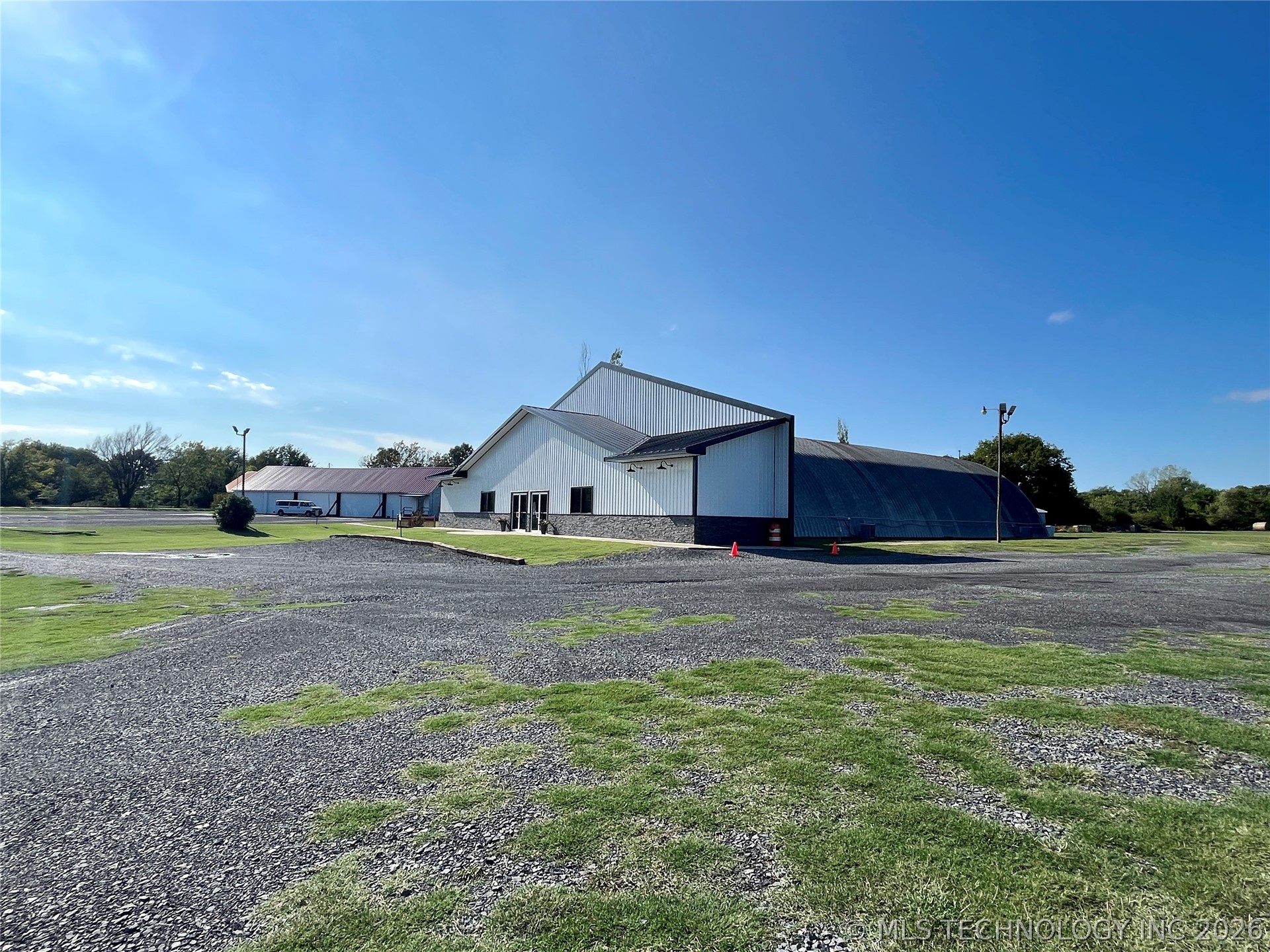 2710 S Cherokee Drive Property Photo 4