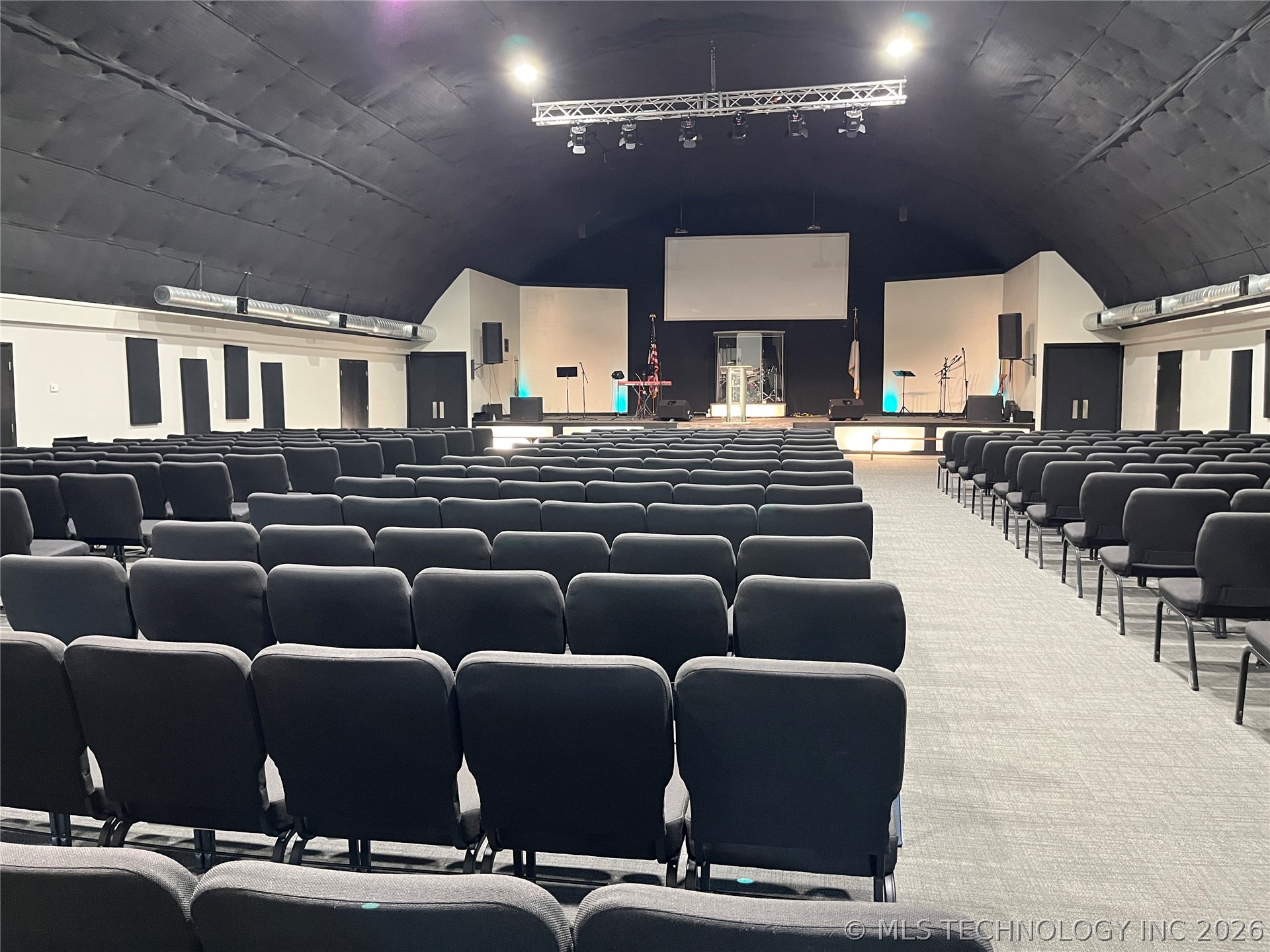 2710 S Cherokee Drive Property Photo 9