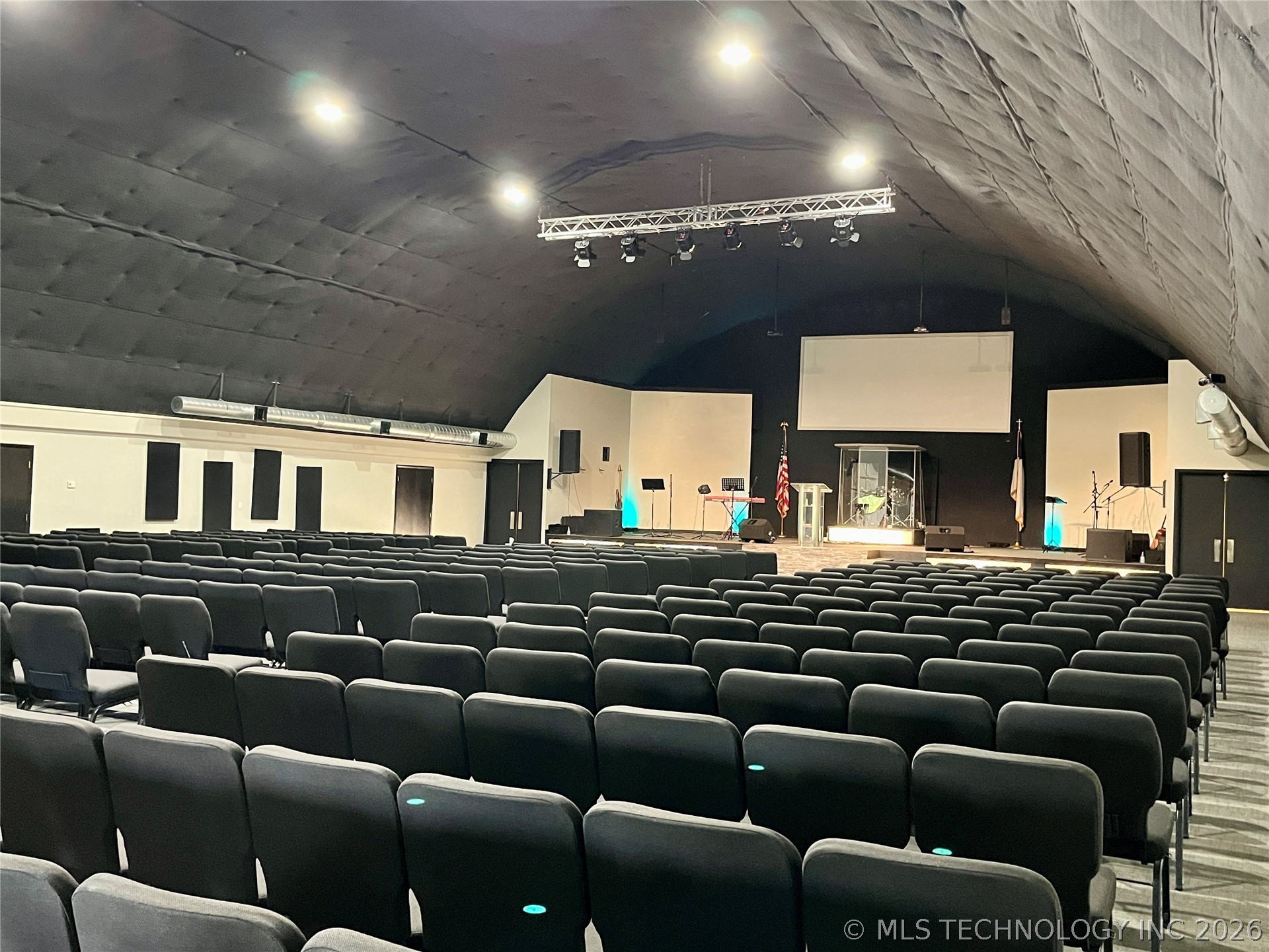 2710 S Cherokee Drive Property Photo 10