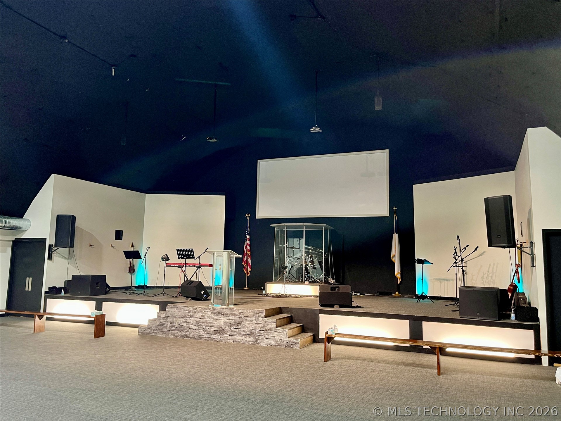 2710 S Cherokee Drive Property Photo 11