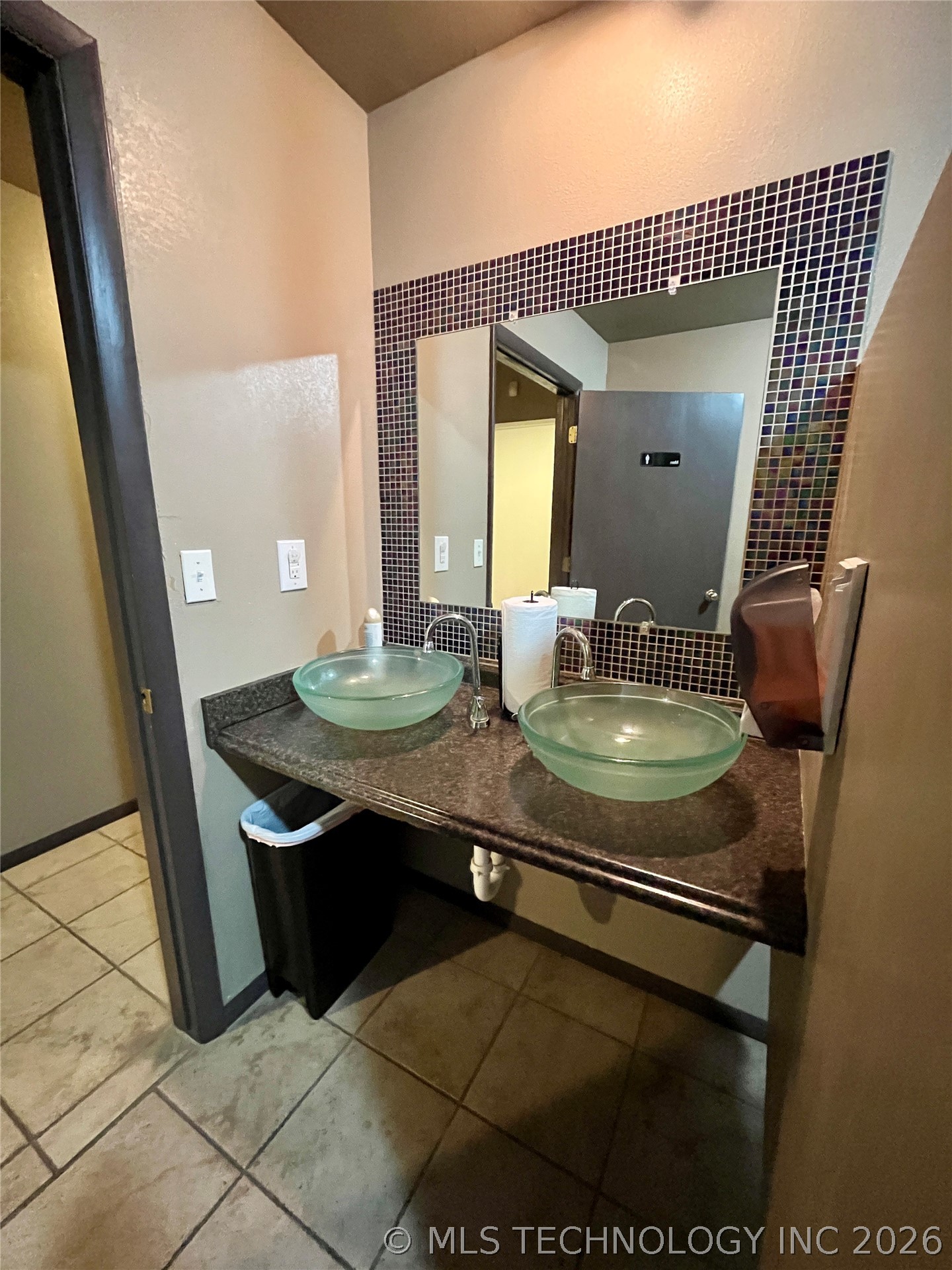 2710 S Cherokee Drive Property Photo 14