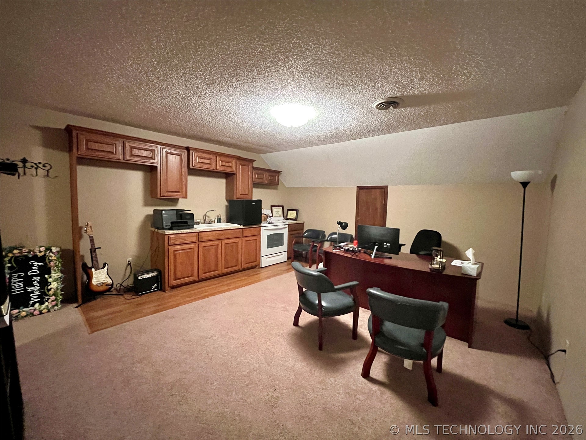 2710 S Cherokee Drive Property Photo 16