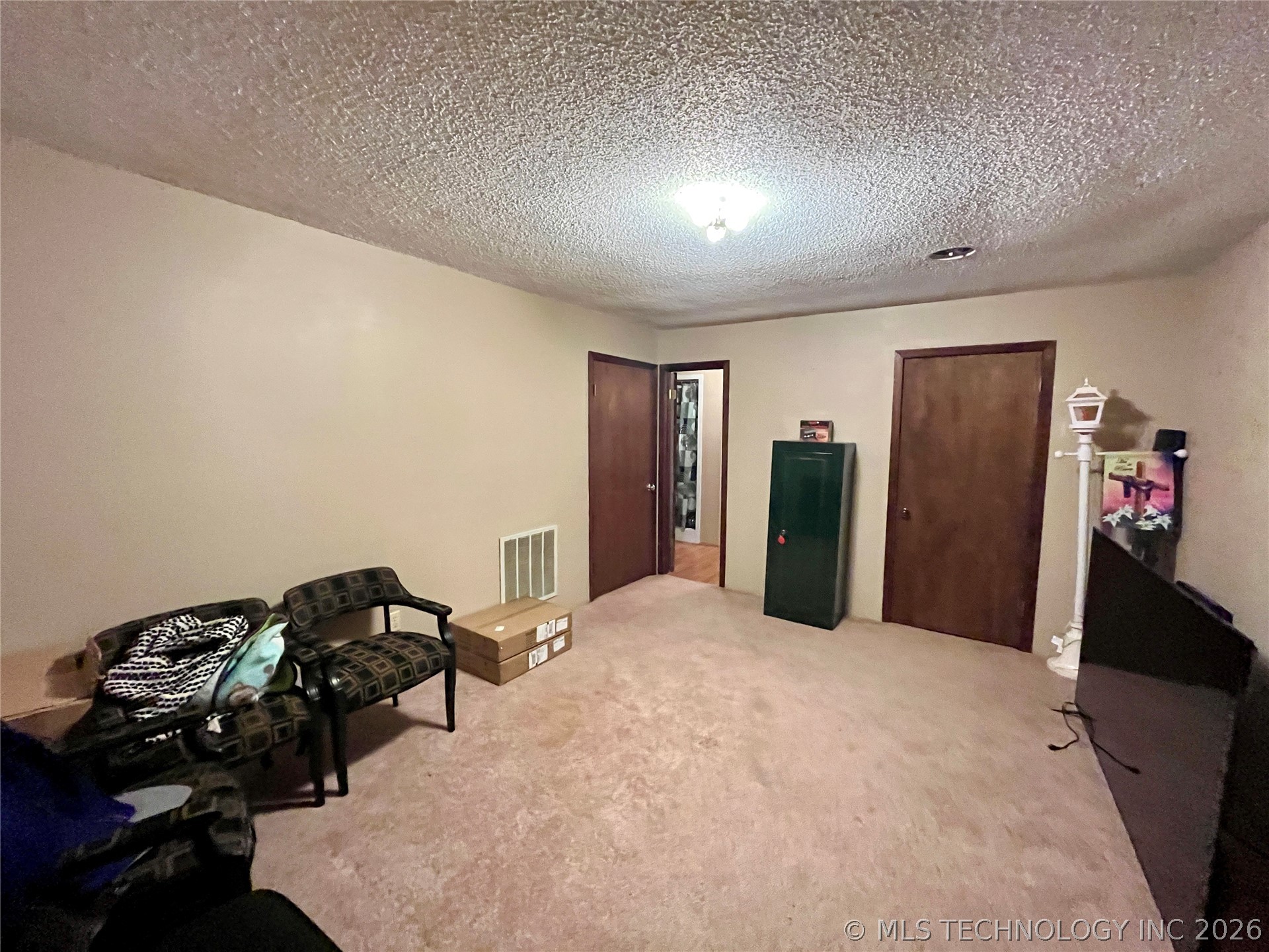 2710 S Cherokee Drive Property Photo 17