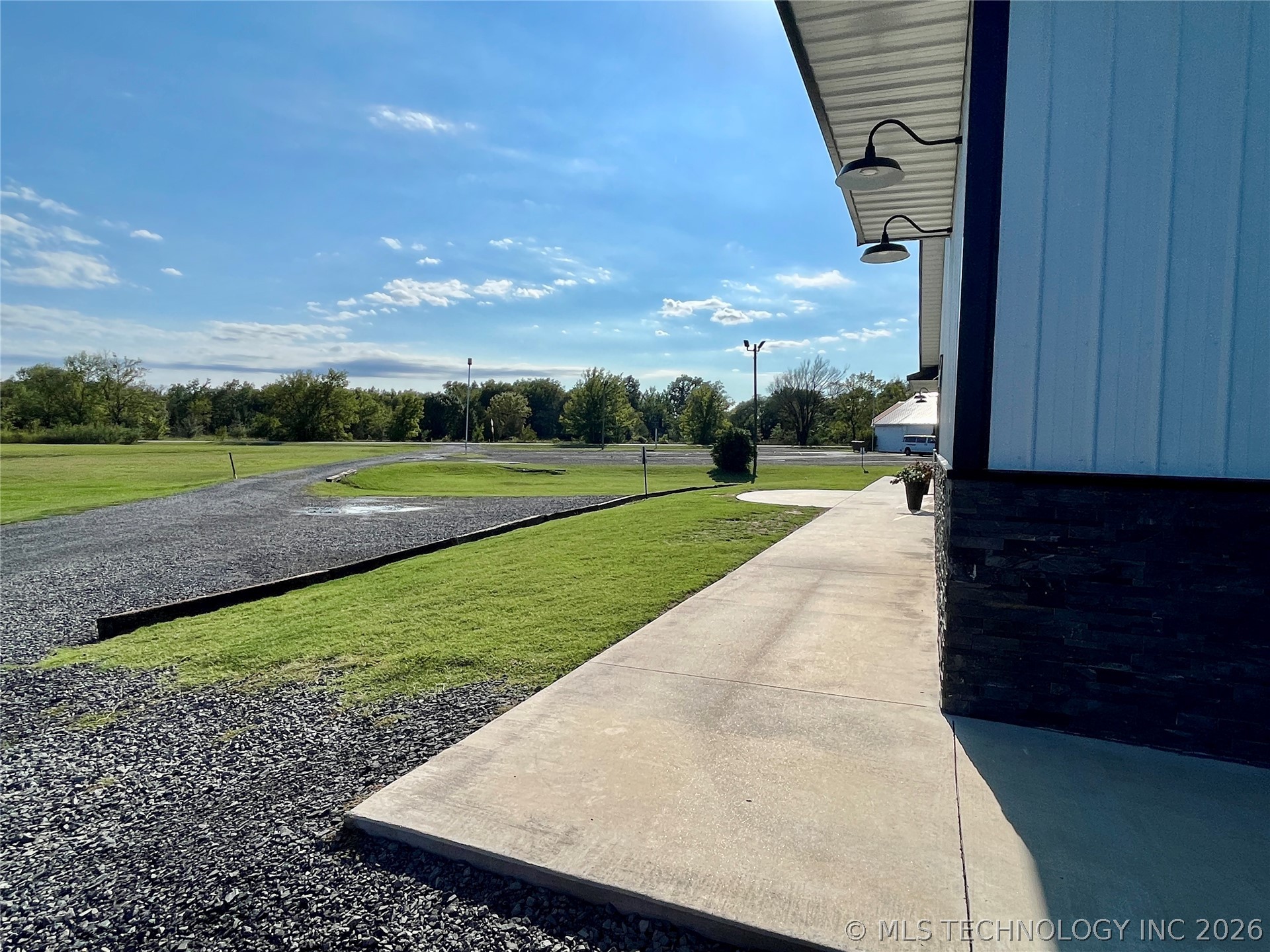 2710 S Cherokee Drive Property Photo 22