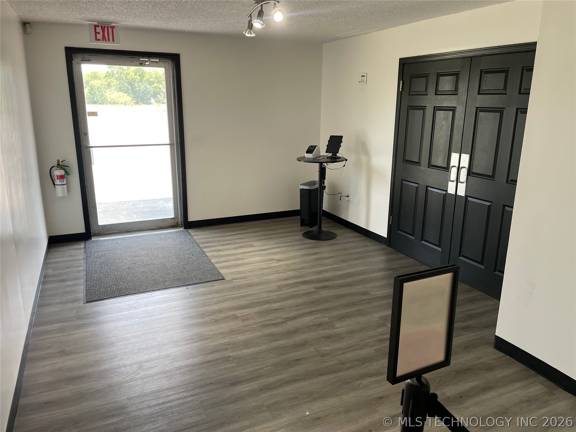 2710 S Cherokee Drive Property Photo 25