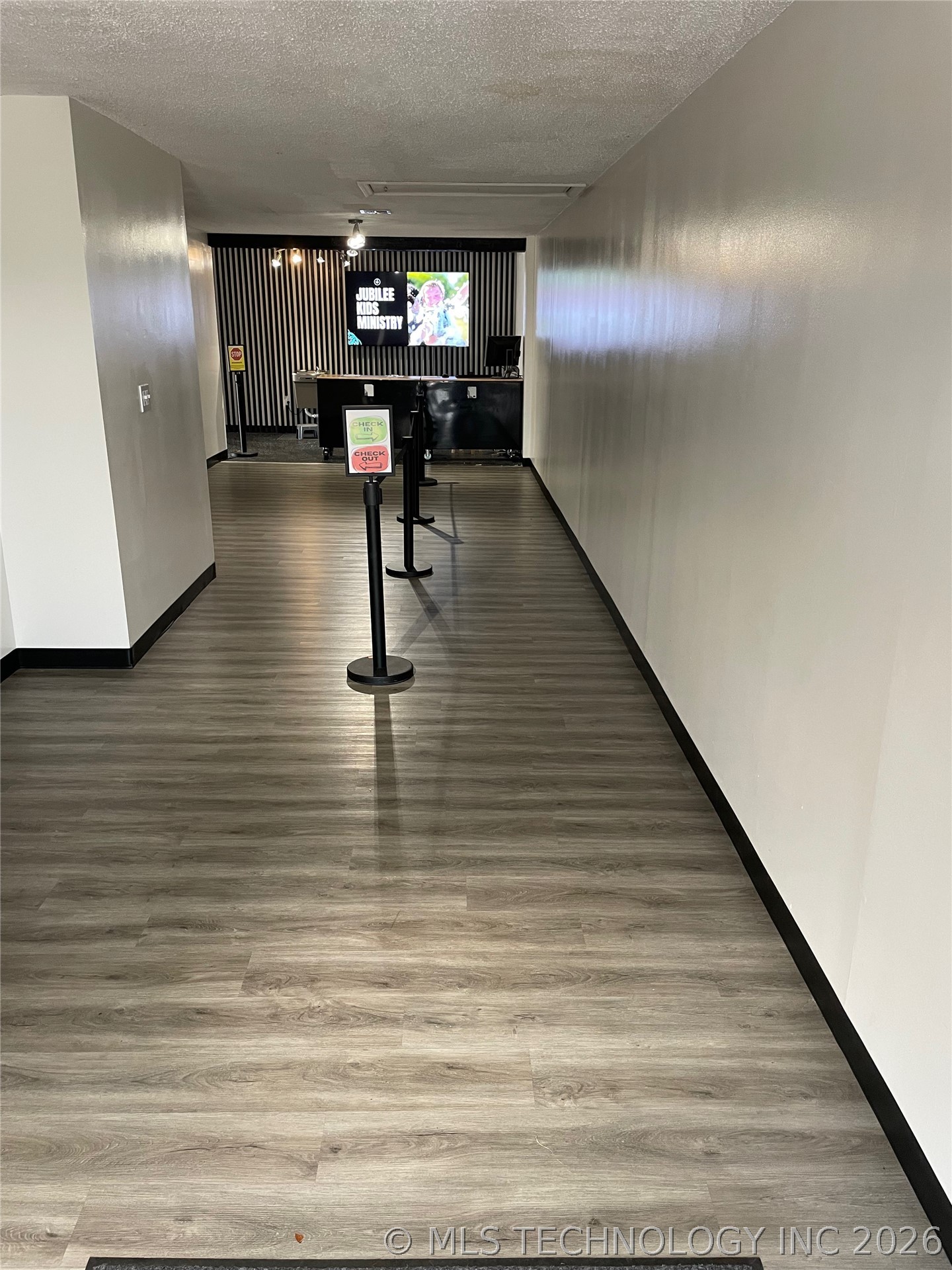 2710 S Cherokee Drive Property Photo 26