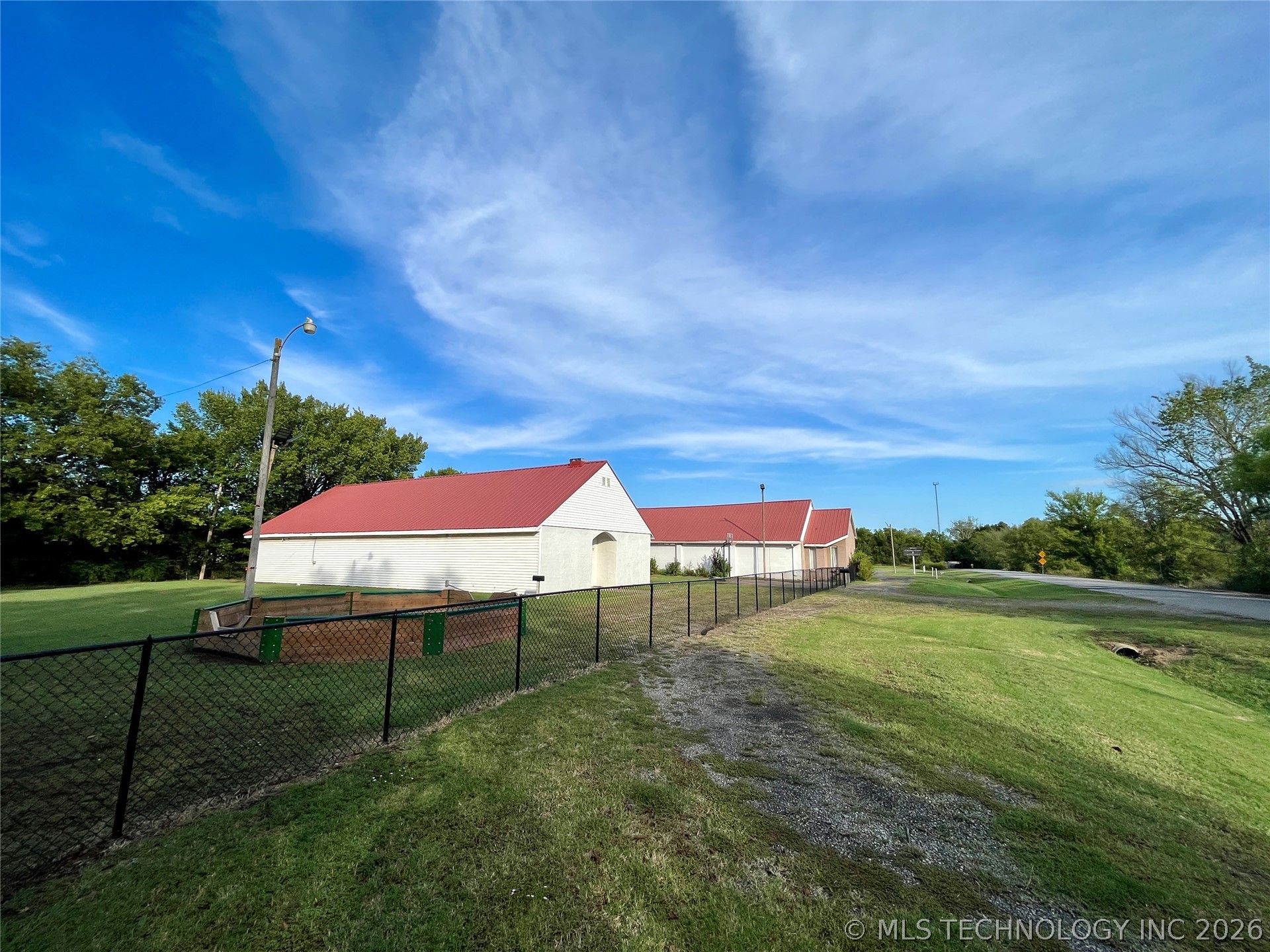 2710 S Cherokee Drive Property Photo 45