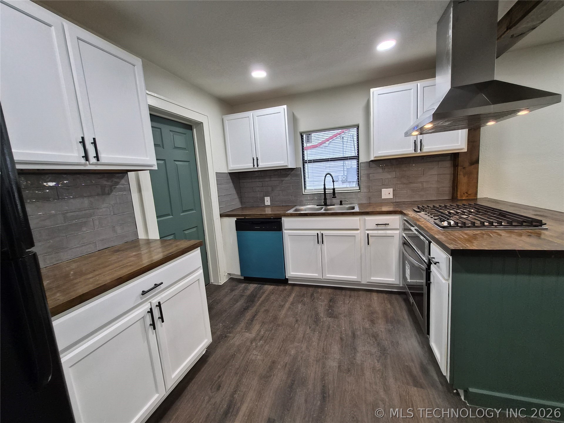 1409 Summit Street Property Photo 5