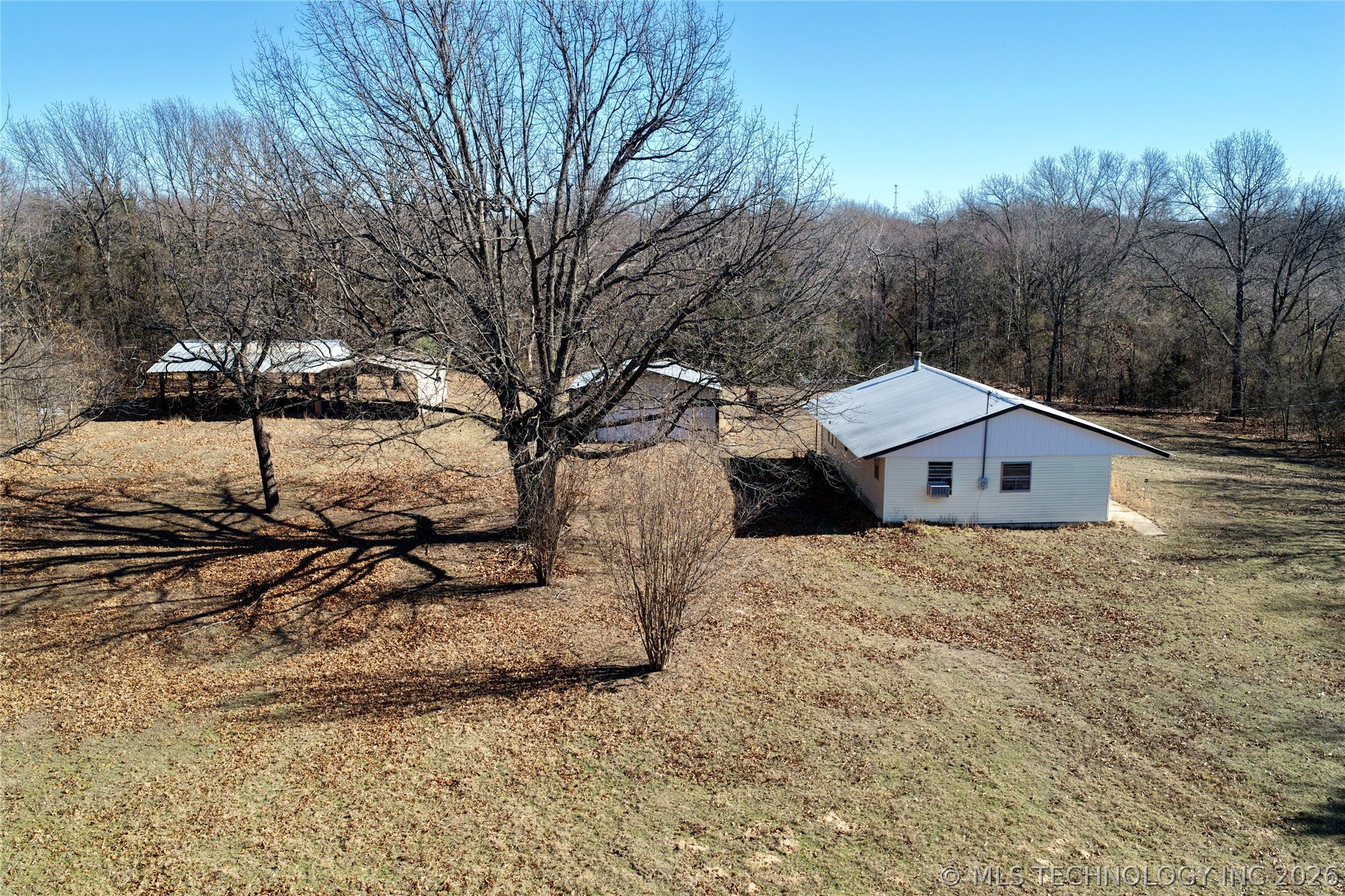 417188 E 1135 Road Property Photo 8