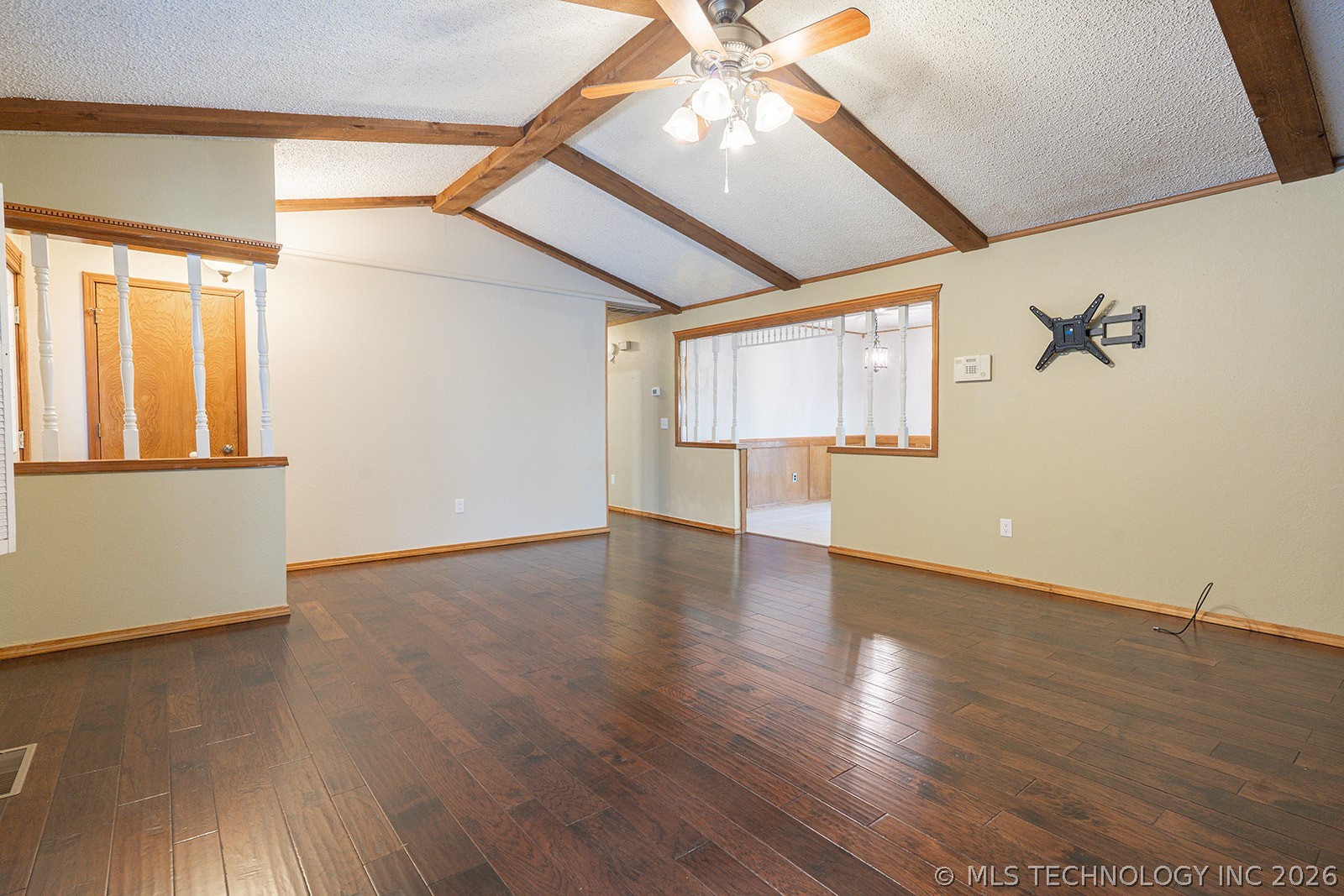 902 S Mission Avenue Property Photo 4