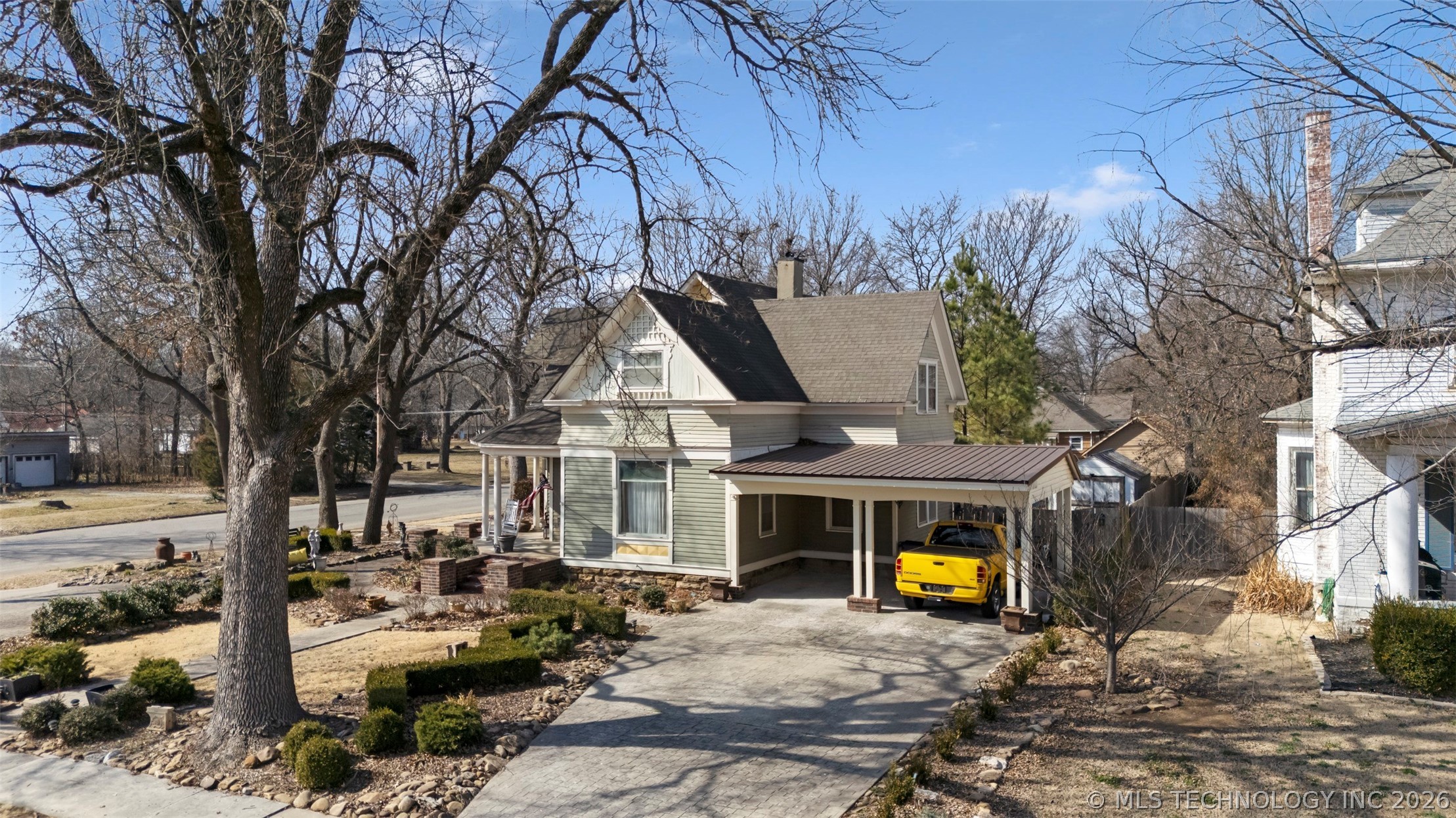 247 S Smith Street Property Photo 1