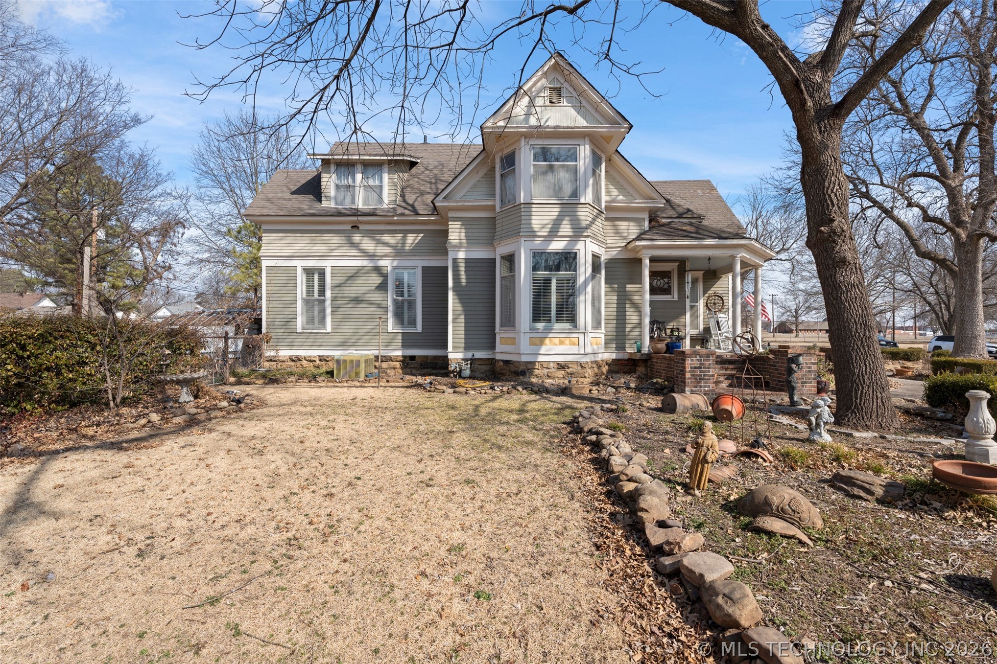 247 S Smith Street Property Photo 4
