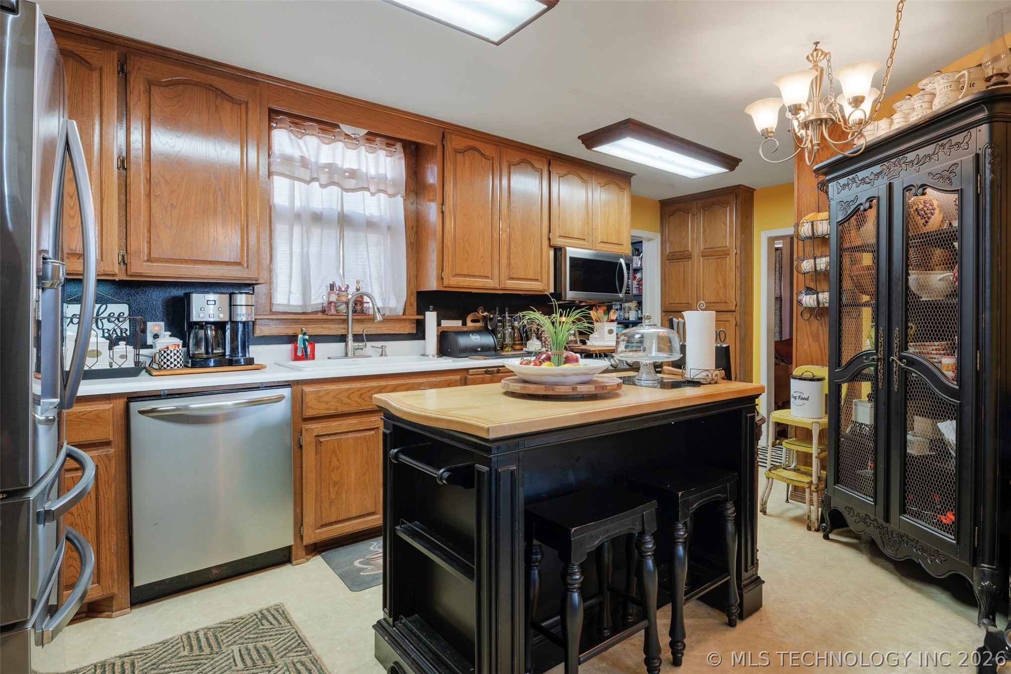 247 S Smith Street Property Photo 5