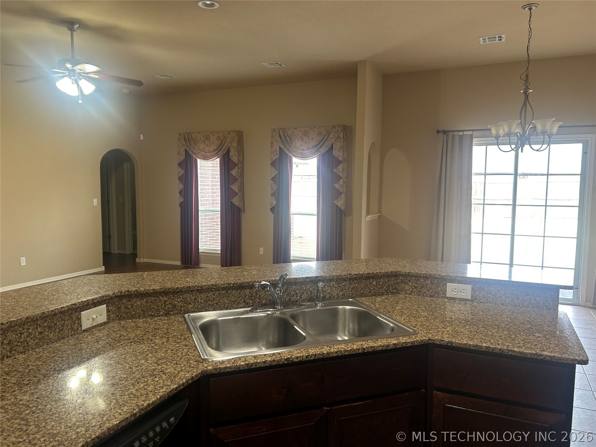 14009 E 101st Street N Property Photo 3