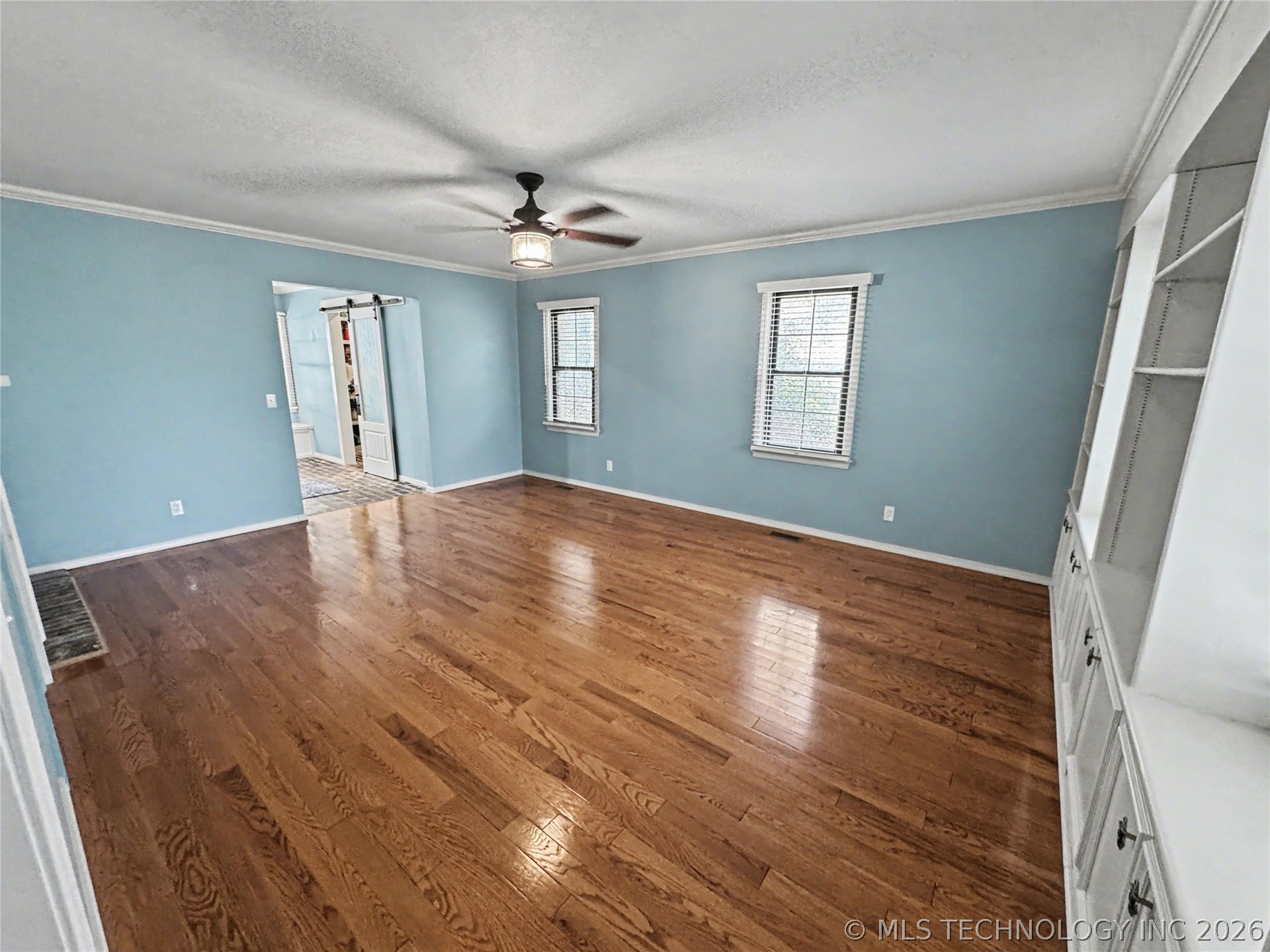 425 E Seneca Street Property Photo 9