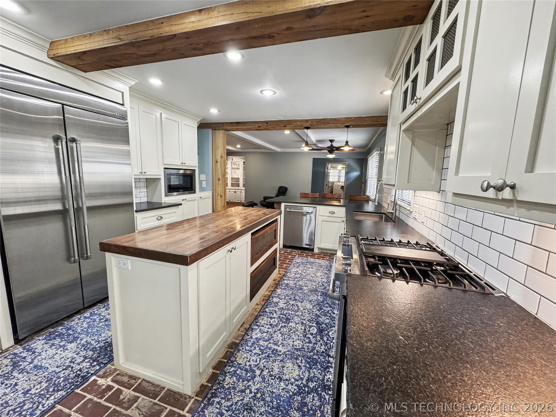 425 E Seneca Street Property Photo 14