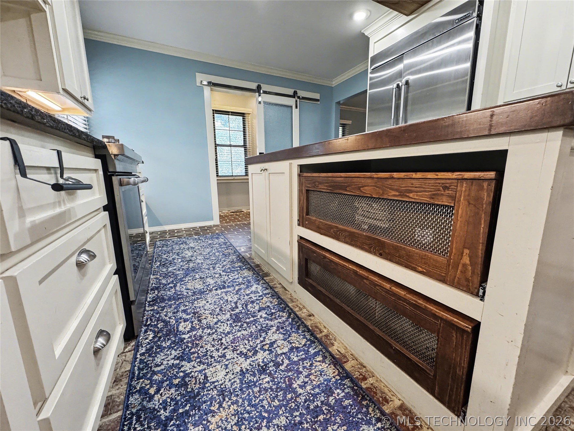 425 E Seneca Street Property Photo 22