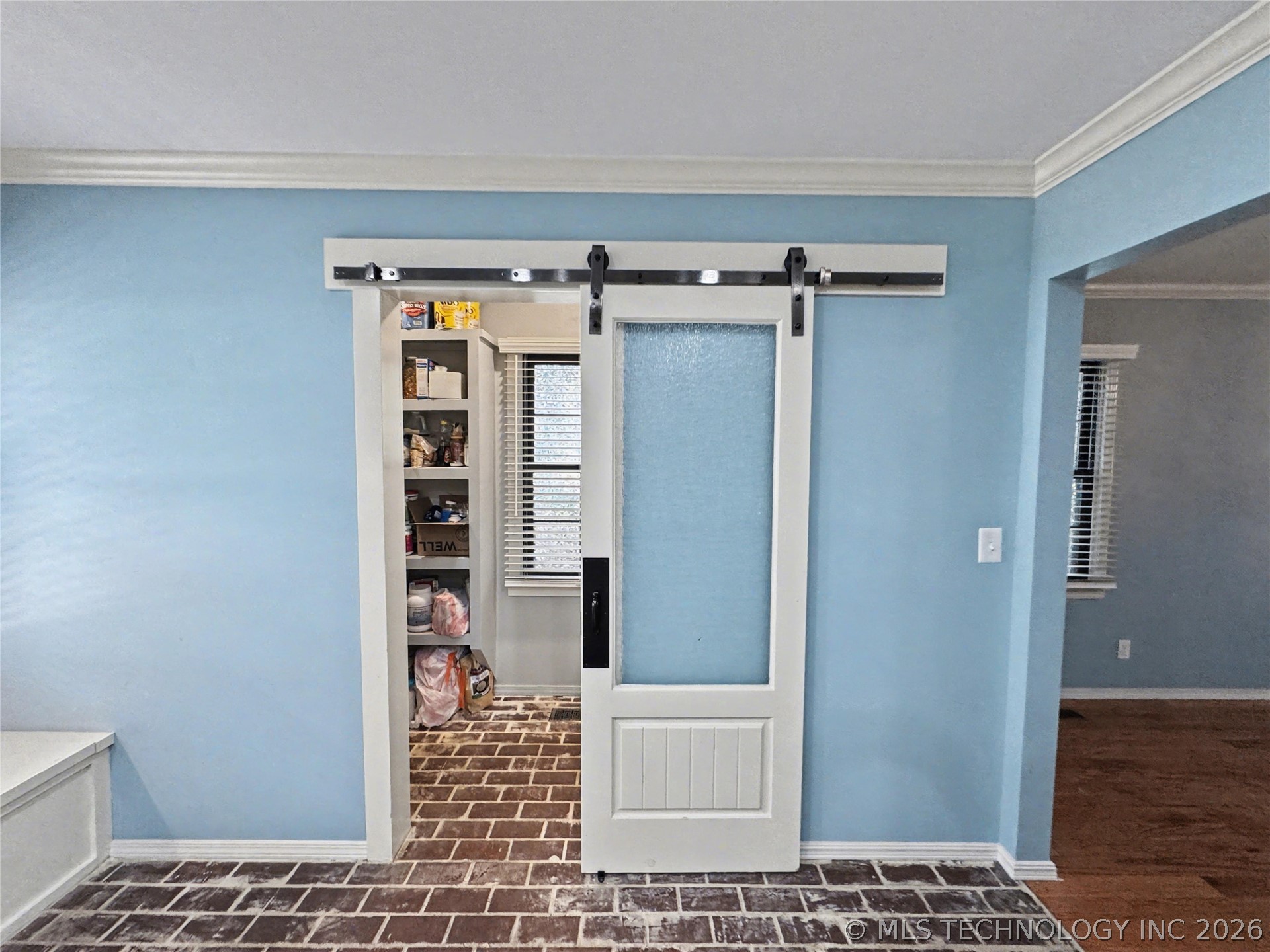 425 E Seneca Street Property Photo 25