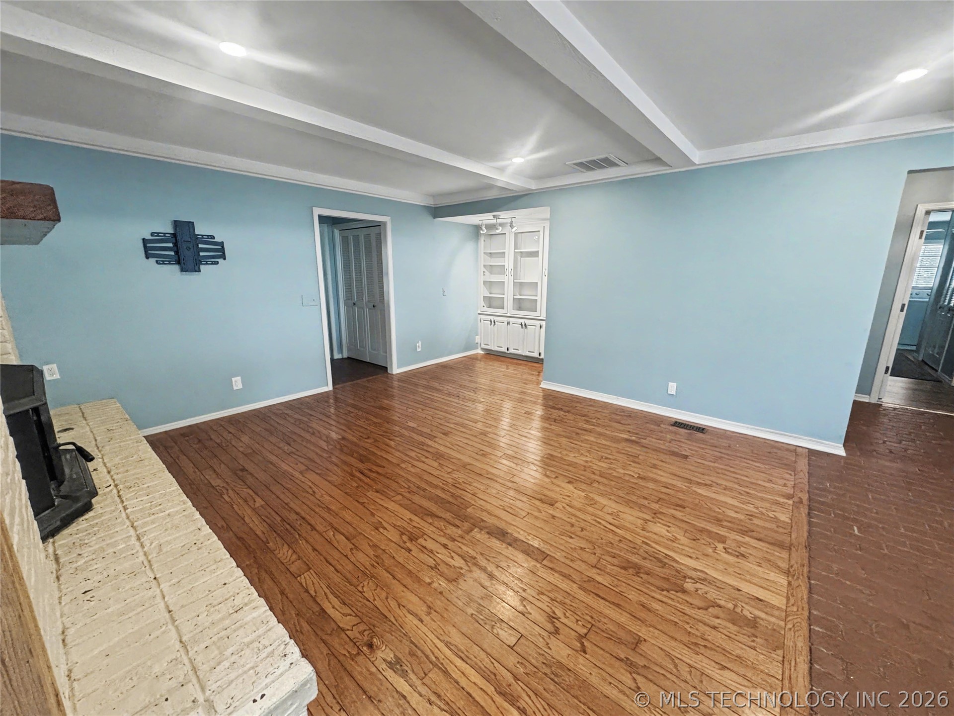 425 E Seneca Street Property Photo 29