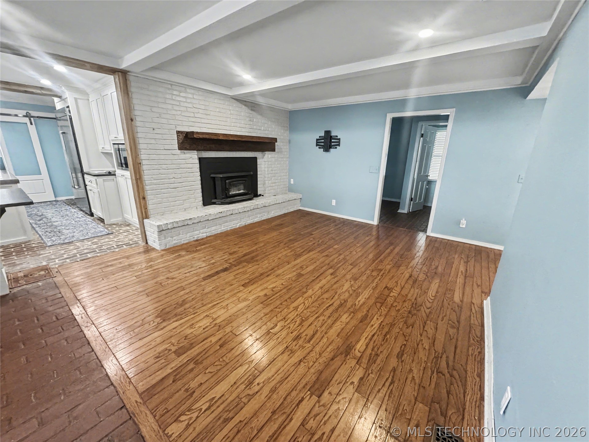 425 E Seneca Street Property Photo 30