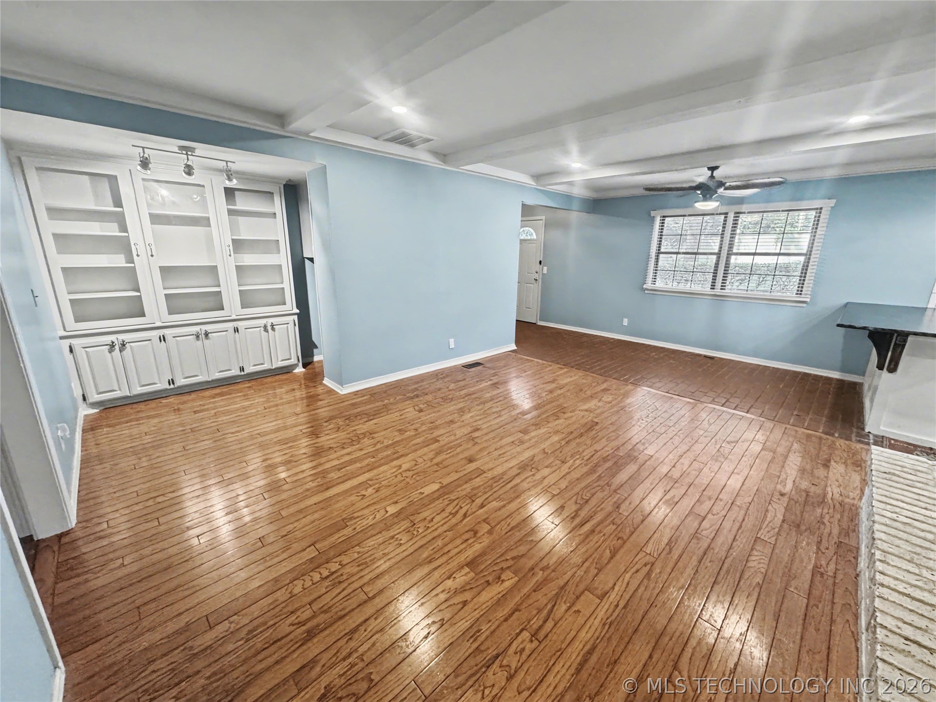 425 E Seneca Street Property Photo 32