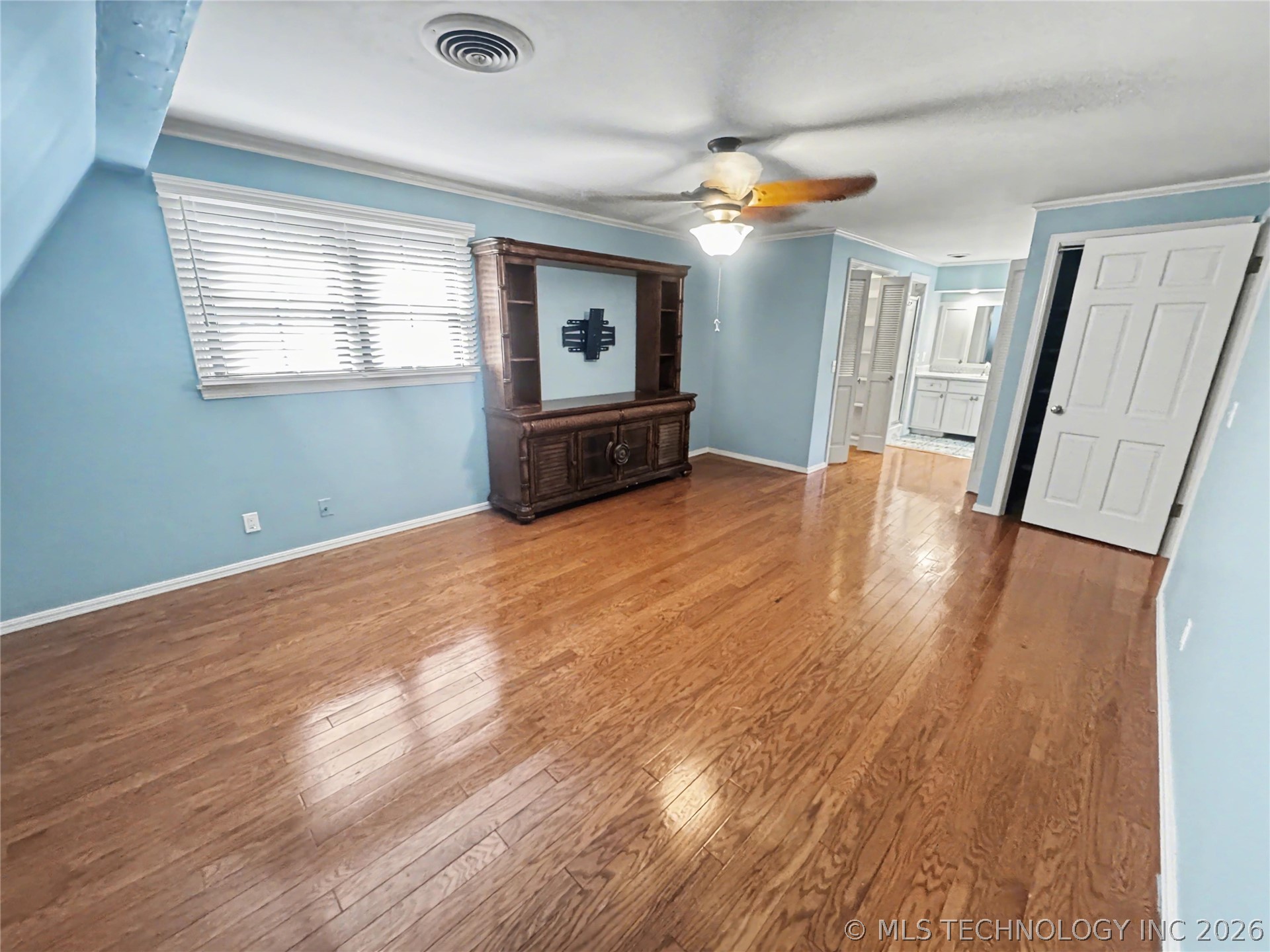 425 E Seneca Street Property Photo 43