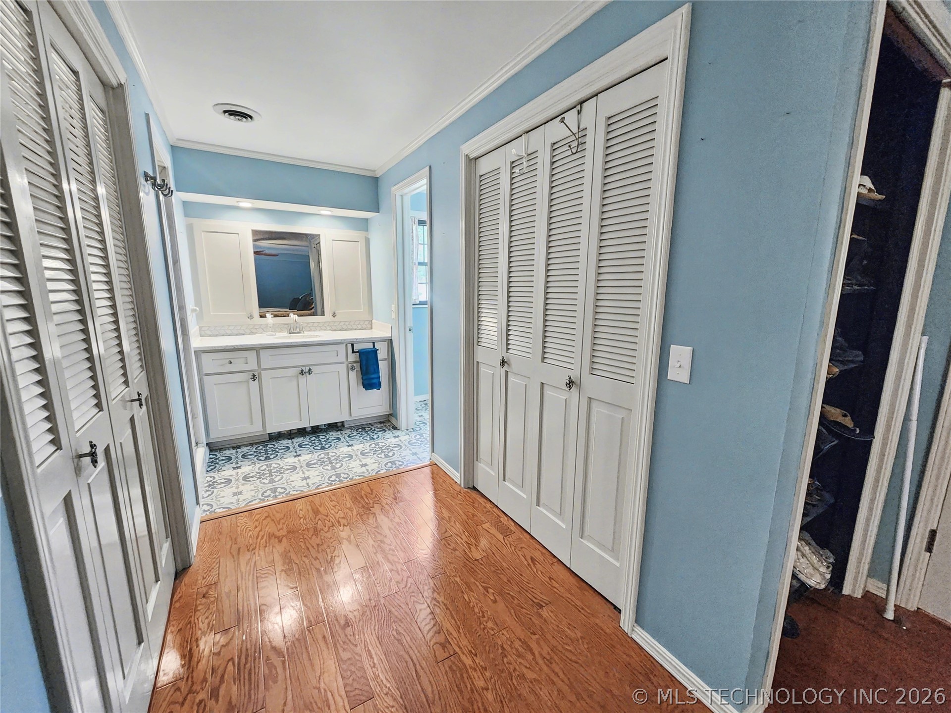 425 E Seneca Street Property Photo 46