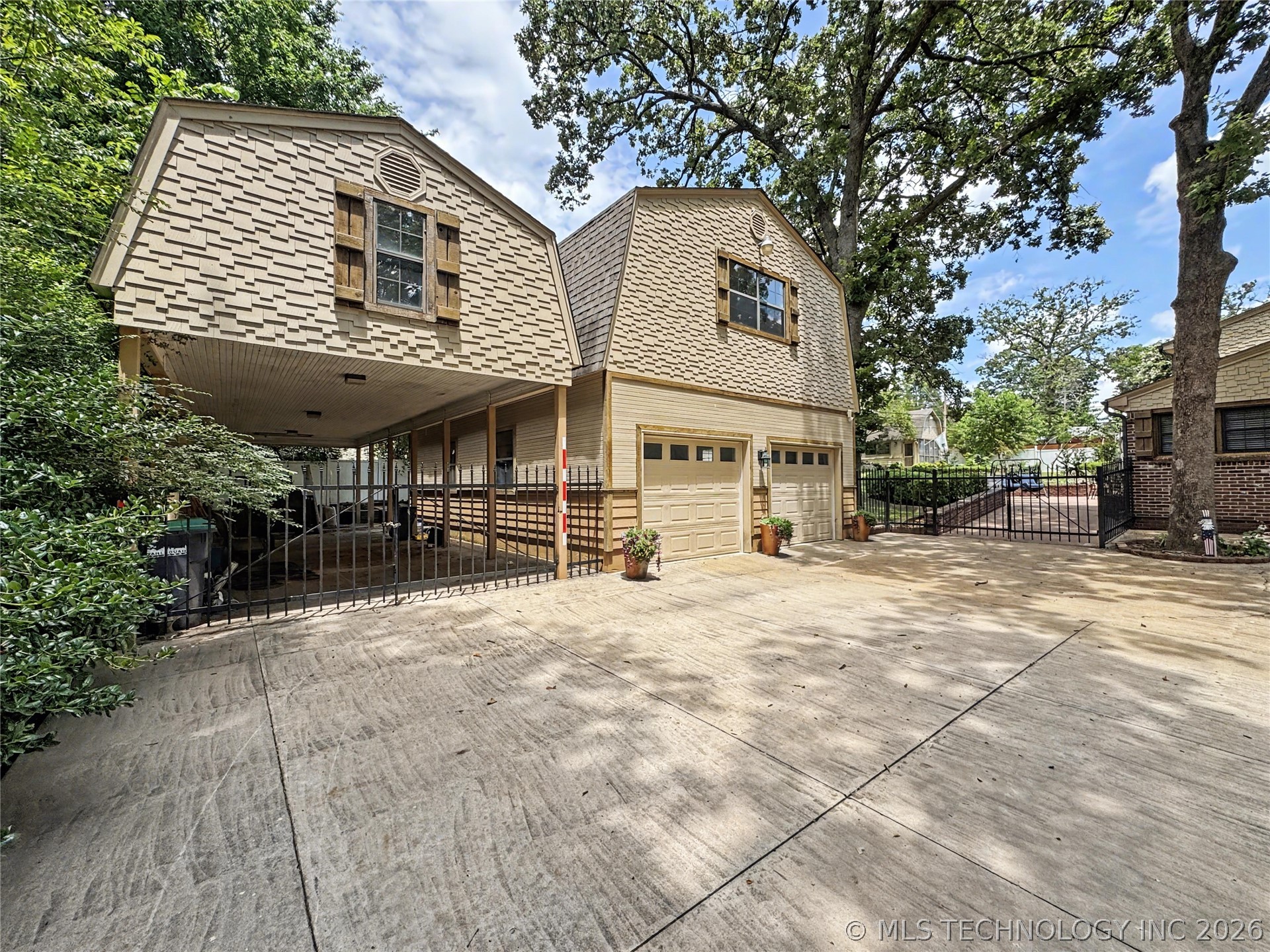 425 E Seneca Street Property Photo 61