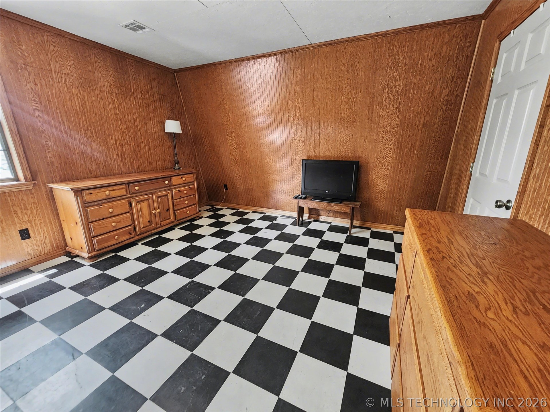 425 E Seneca Street Property Photo 63