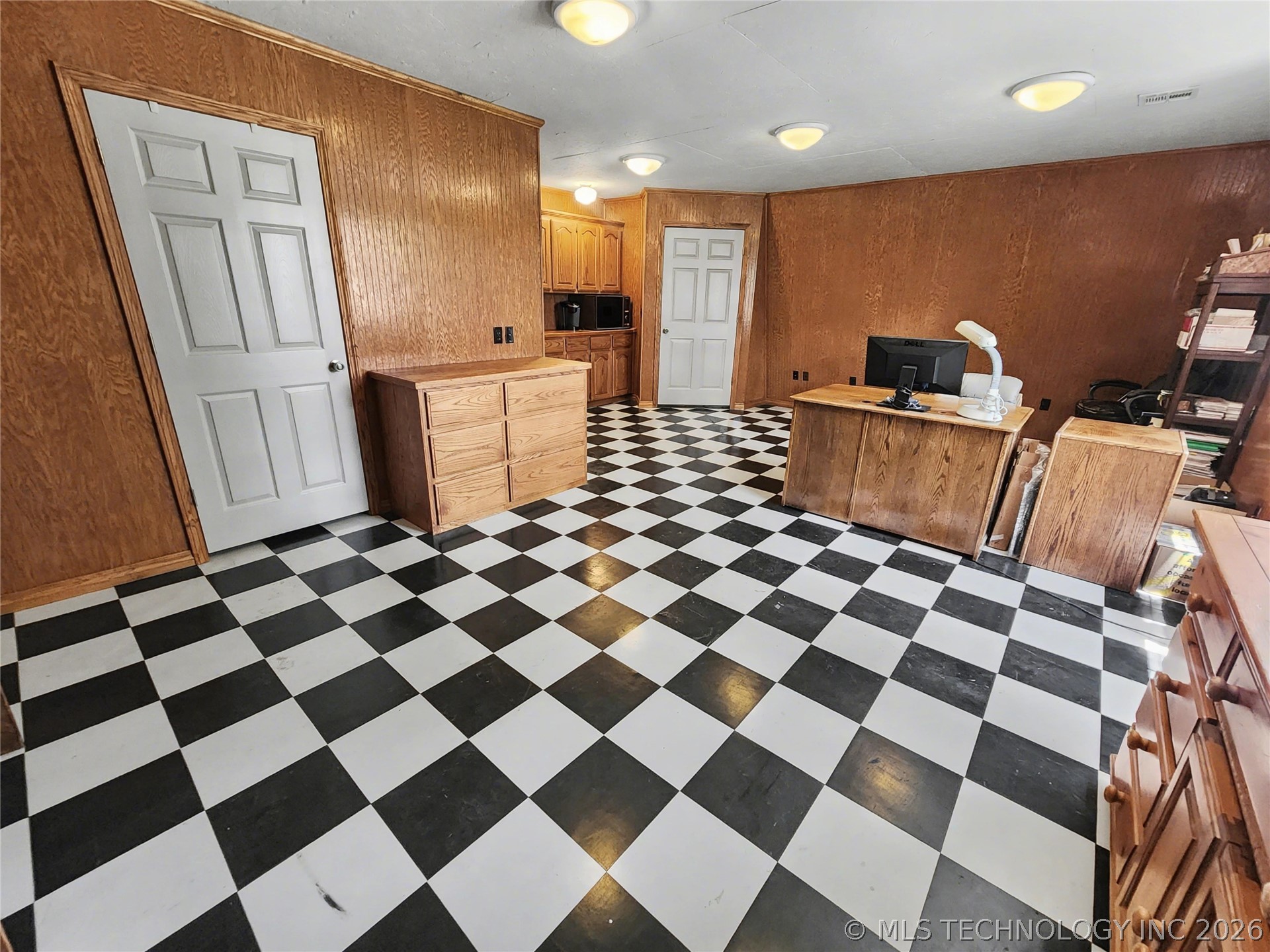 425 E Seneca Street Property Photo 65