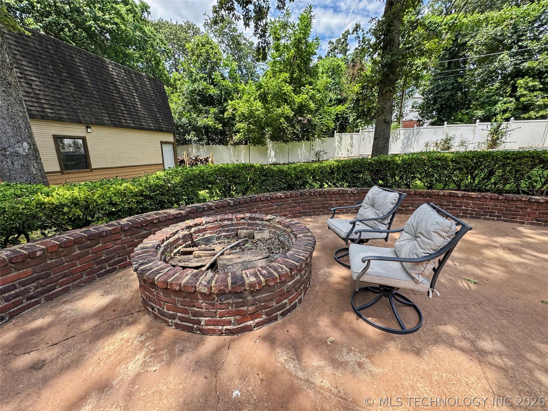 425 E Seneca Street Property Photo 76