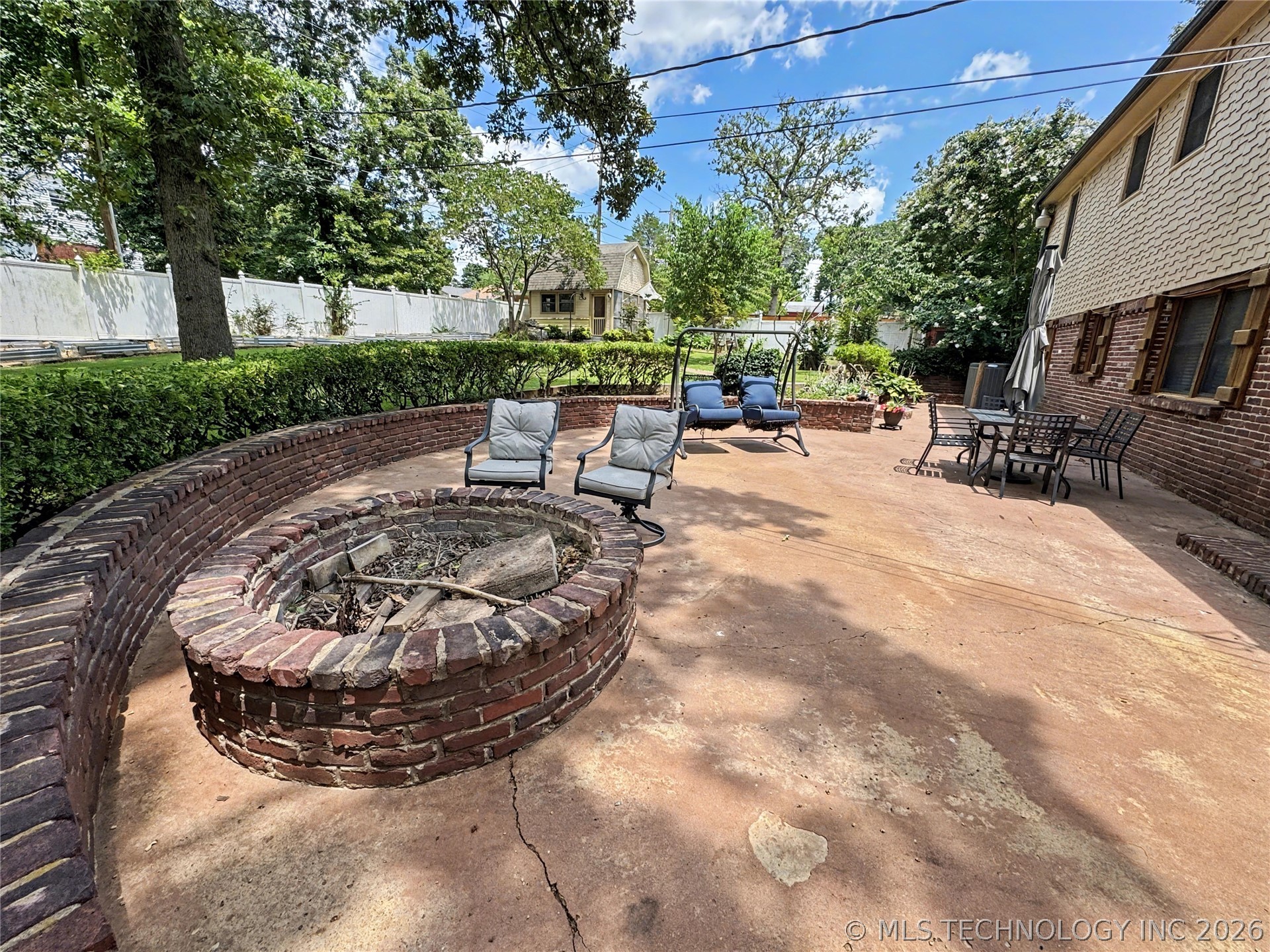 425 E Seneca Street Property Photo 77