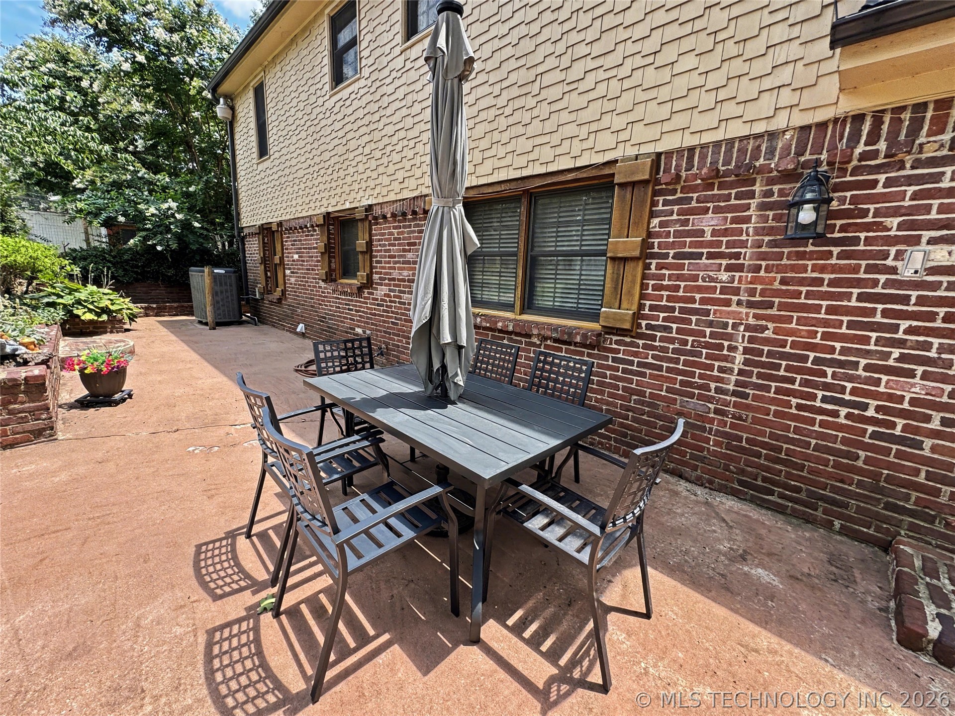 425 E Seneca Street Property Photo 78