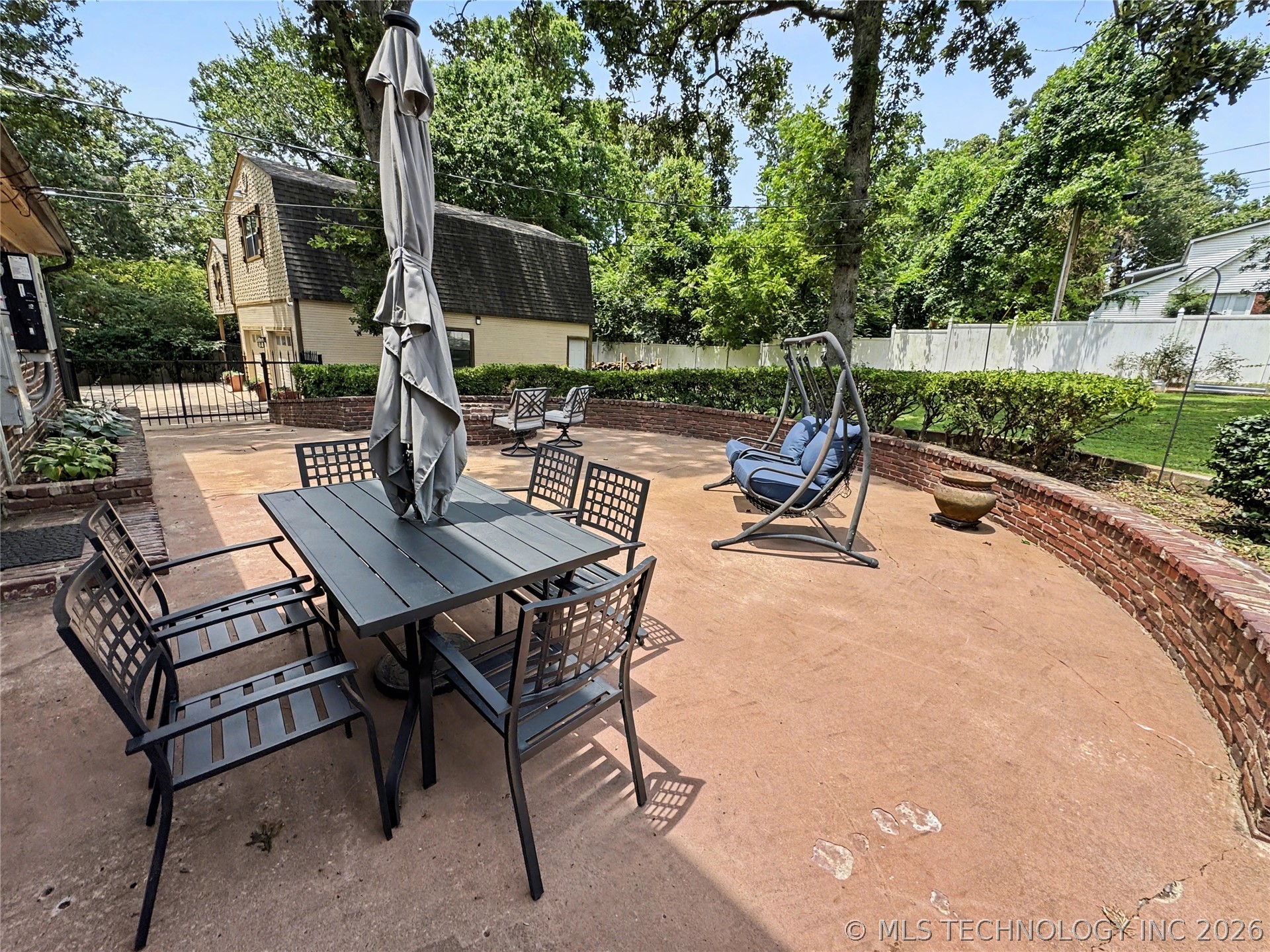 425 E Seneca Street Property Photo 80