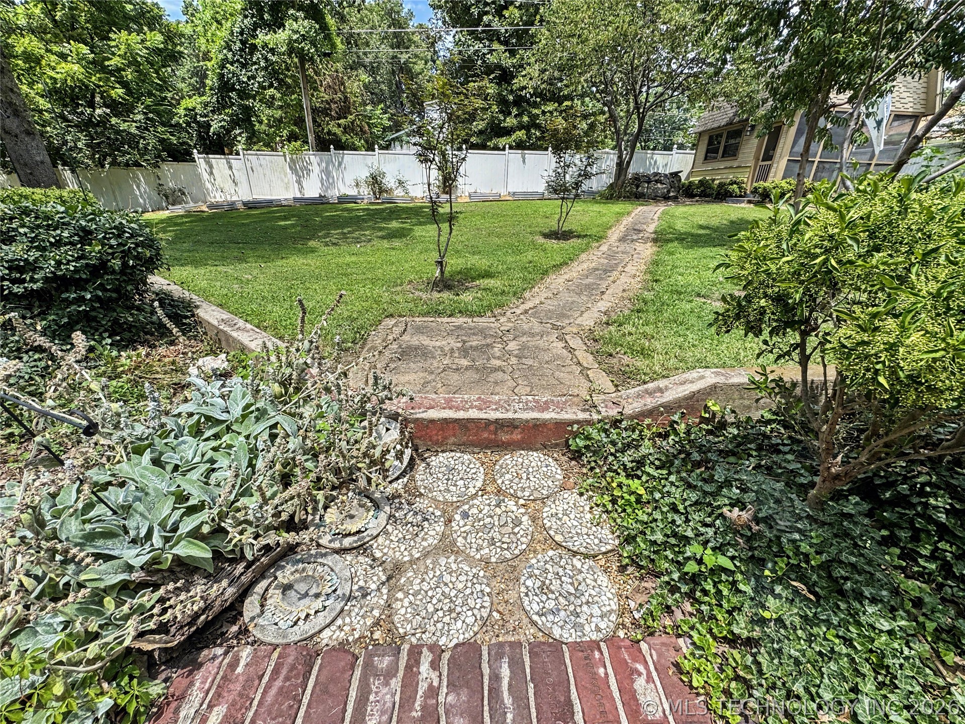 425 E Seneca Street Property Photo 81