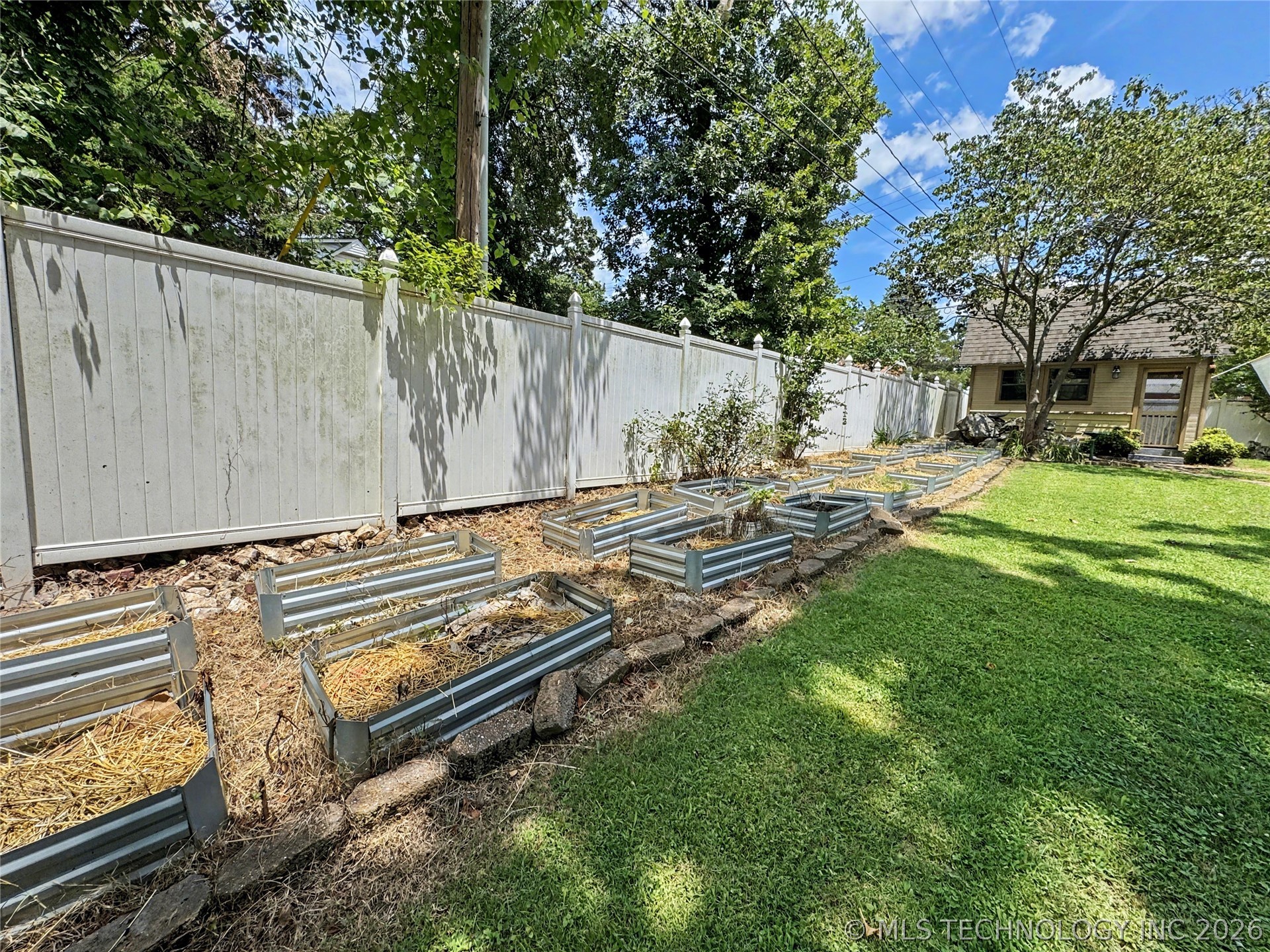 425 E Seneca Street Property Photo 83